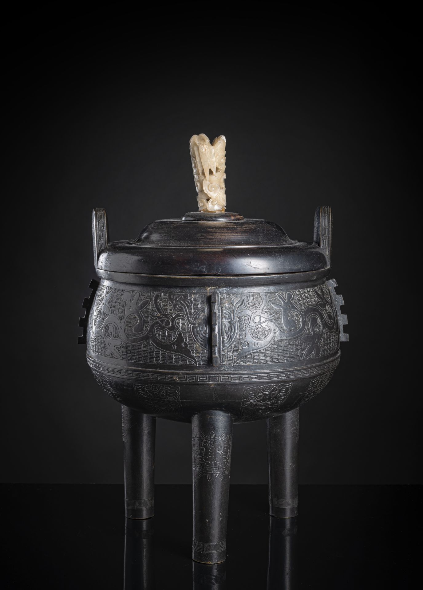 A LARGE TRIPOD CENSER DING WITH WOOD COVER AND STONE HANDLE - Image 2 of 4