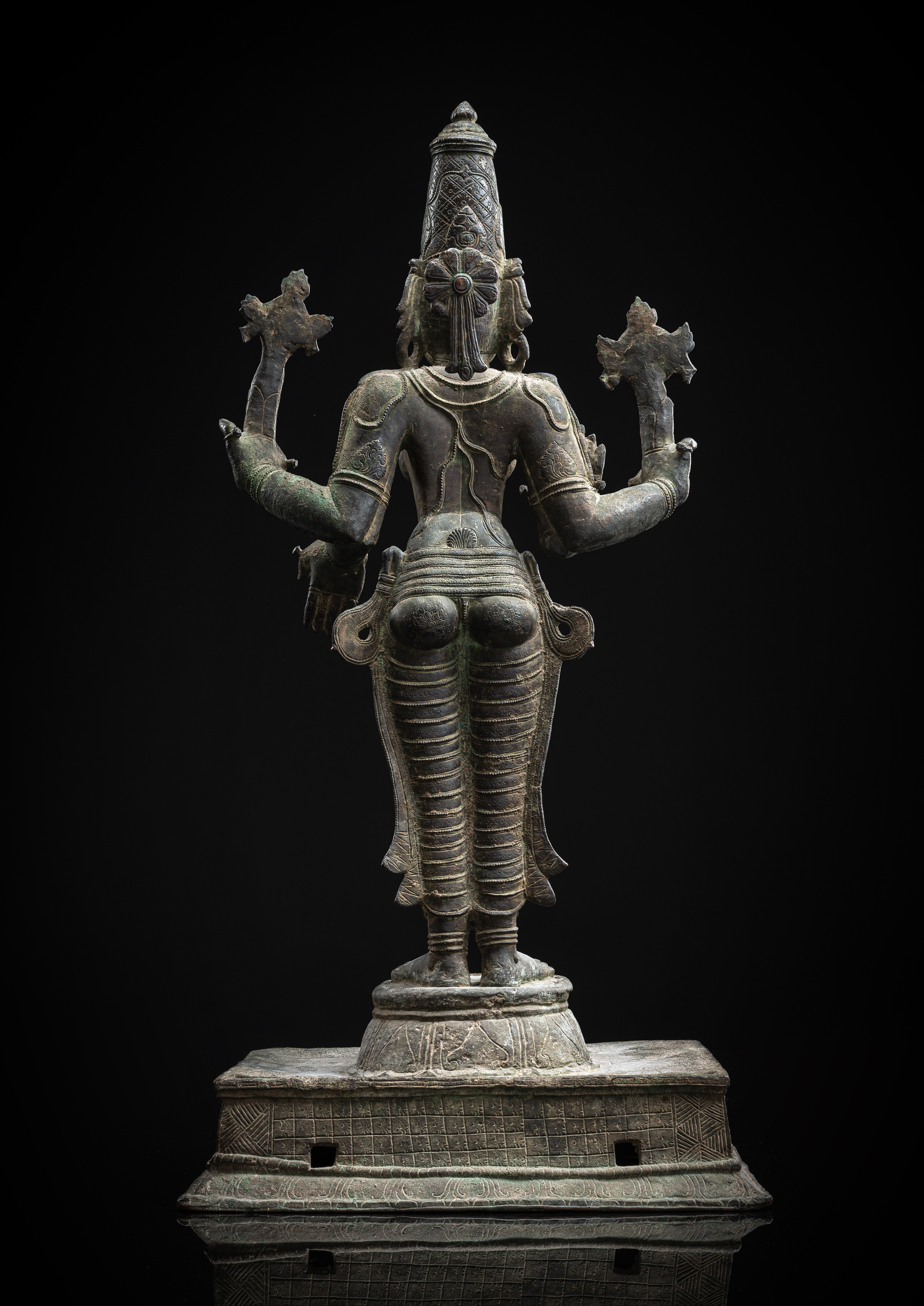 A FINE BRONZE FIGURE OF VAISHNAVI - Image 3 of 8