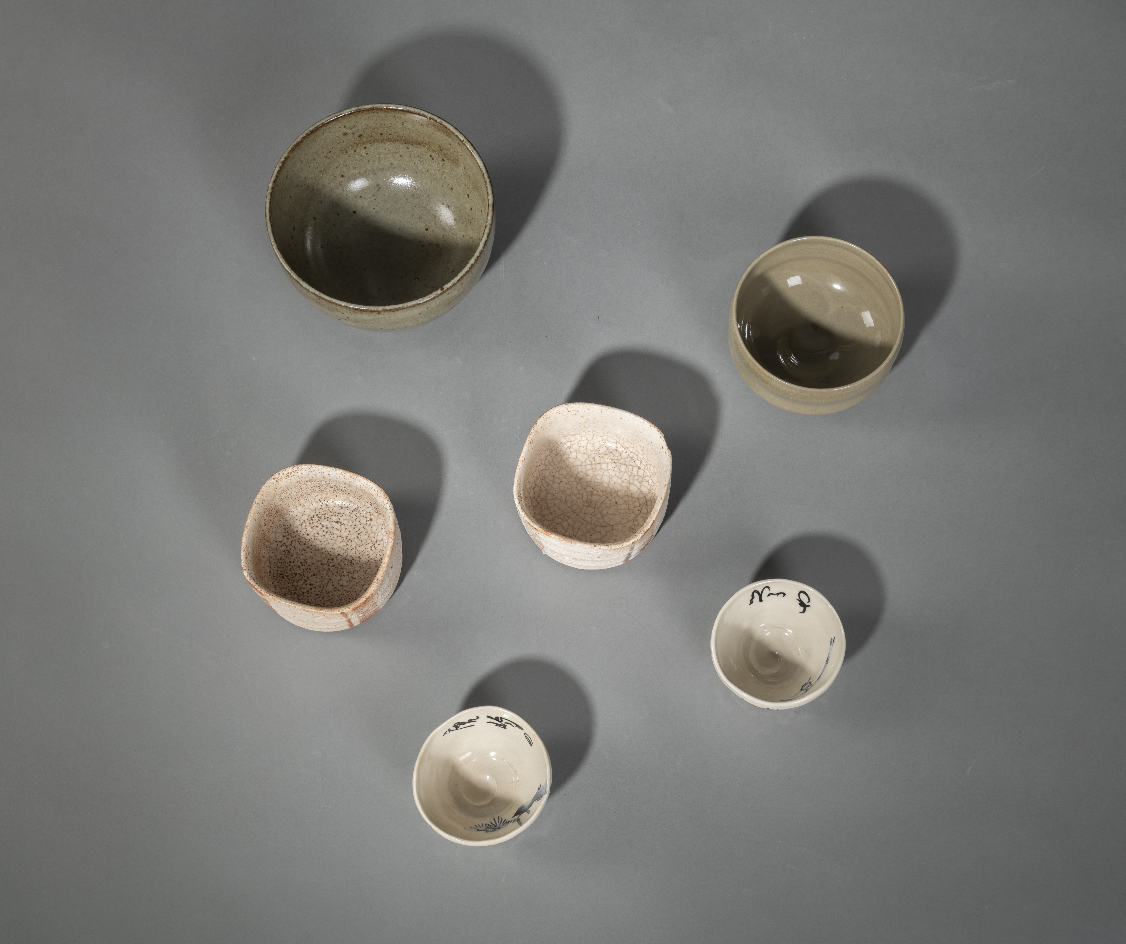 SIX STUDIO CERAMIC BOWLS - Image 4 of 5