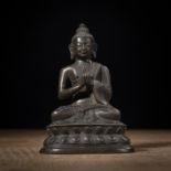 Bronze des Buddha auf einem Lotossockel