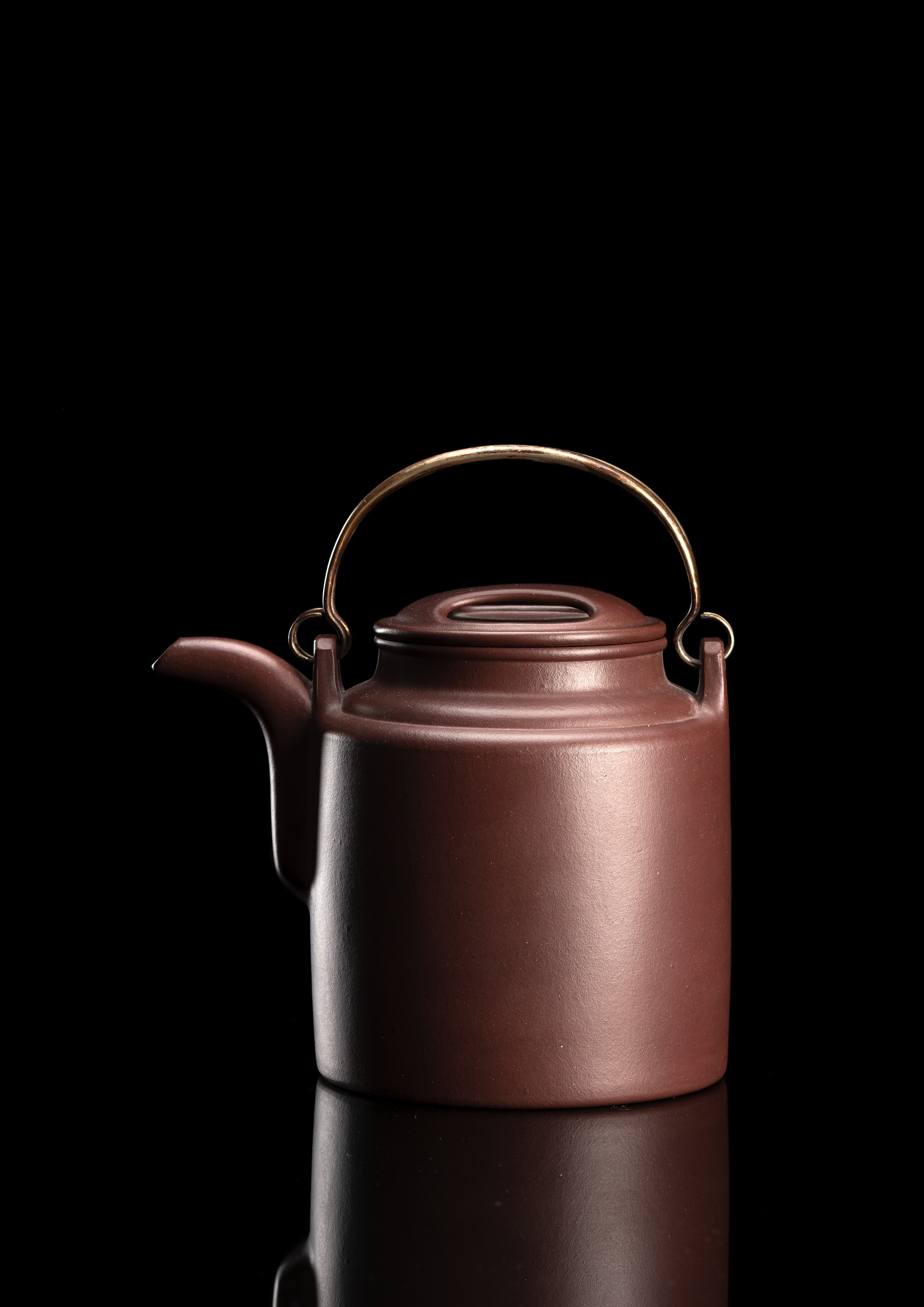 A FINE ZISHA STONEWARE CYLINDRICAL 'YANG TONG' TEAPOT AND COVER