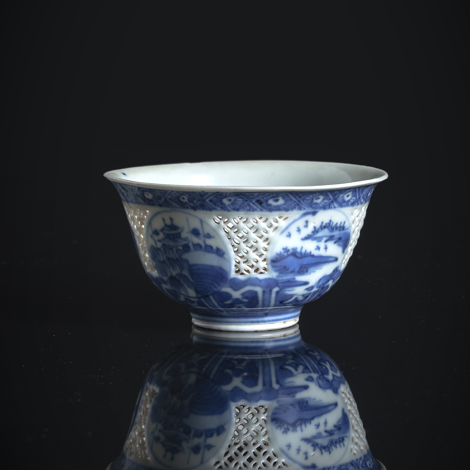 A FINE BLUE AND WHITE 'LINGLONG' BOWL FROM THE HATCHER CARGO C.1643