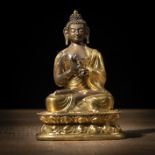 Partiell feuervergoldete Kupfer-Repoussé Figure des Buddha Shakyamuni