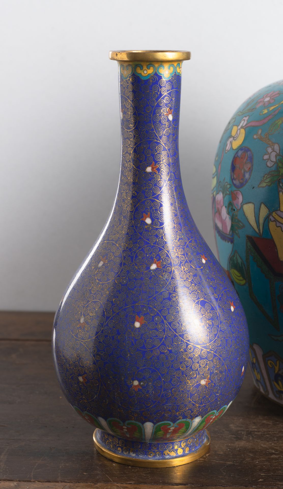 TWO CLOISONNÉ-ENAMEL VASES AND A SNUFFBOTTLE - Image 7 of 8