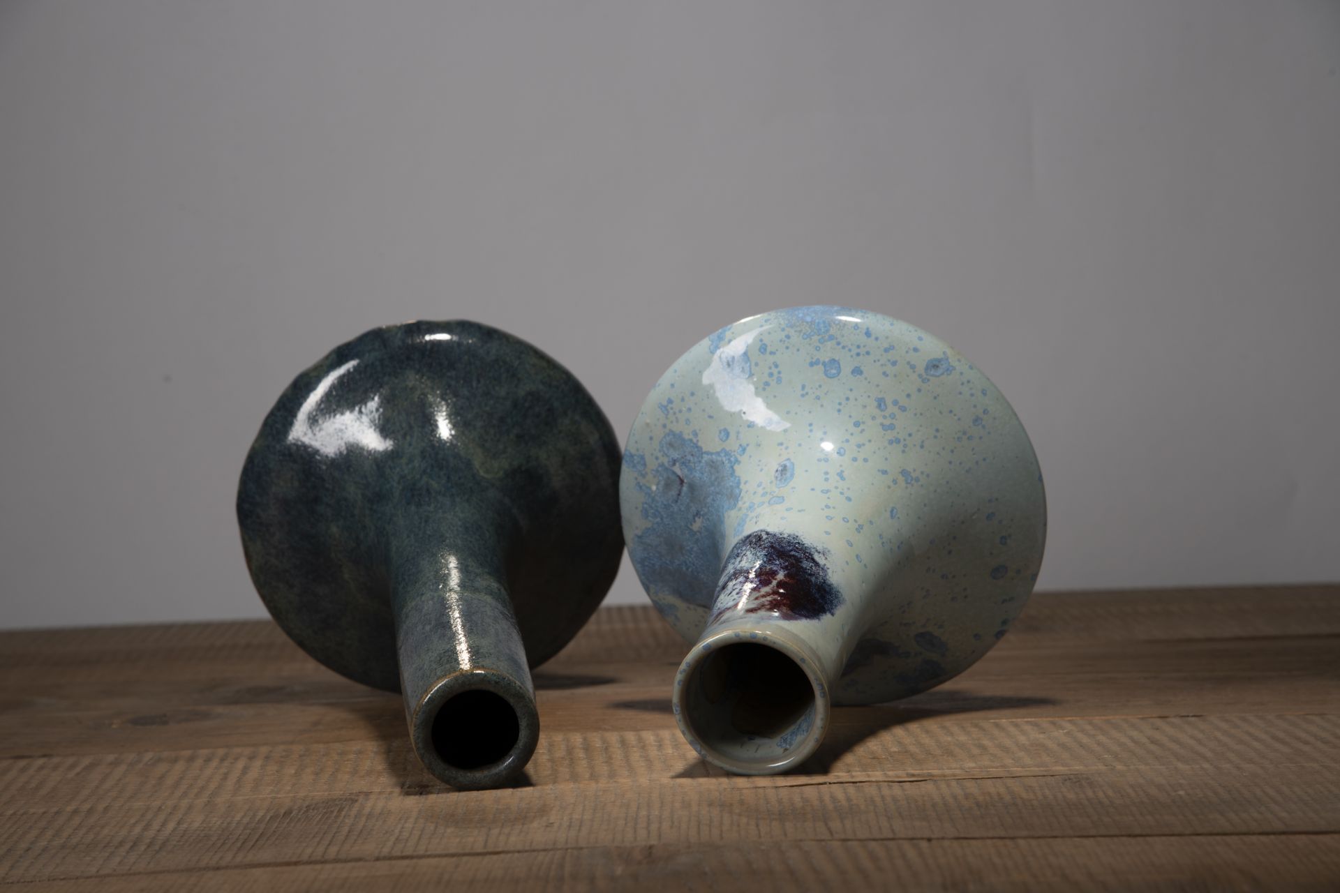 TWO LONG-NECK CERAMIC VASES OF 'SHIWAN' WARE ET AL. - Image 4 of 4