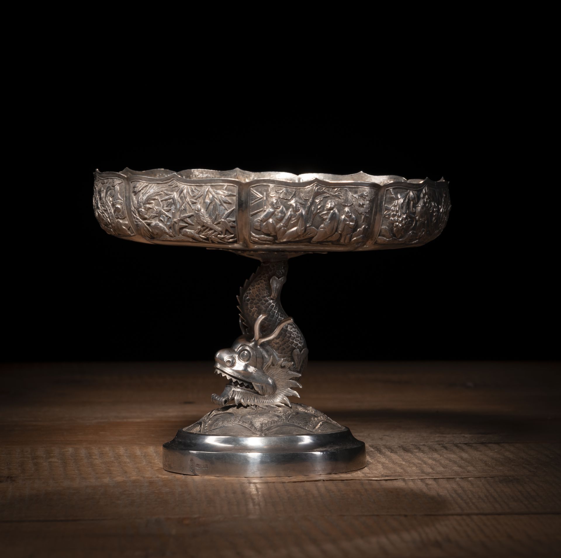 A FOOTED BOWL WITH DRAGON, LANDSCAPE AND FIGURAL DECORATION