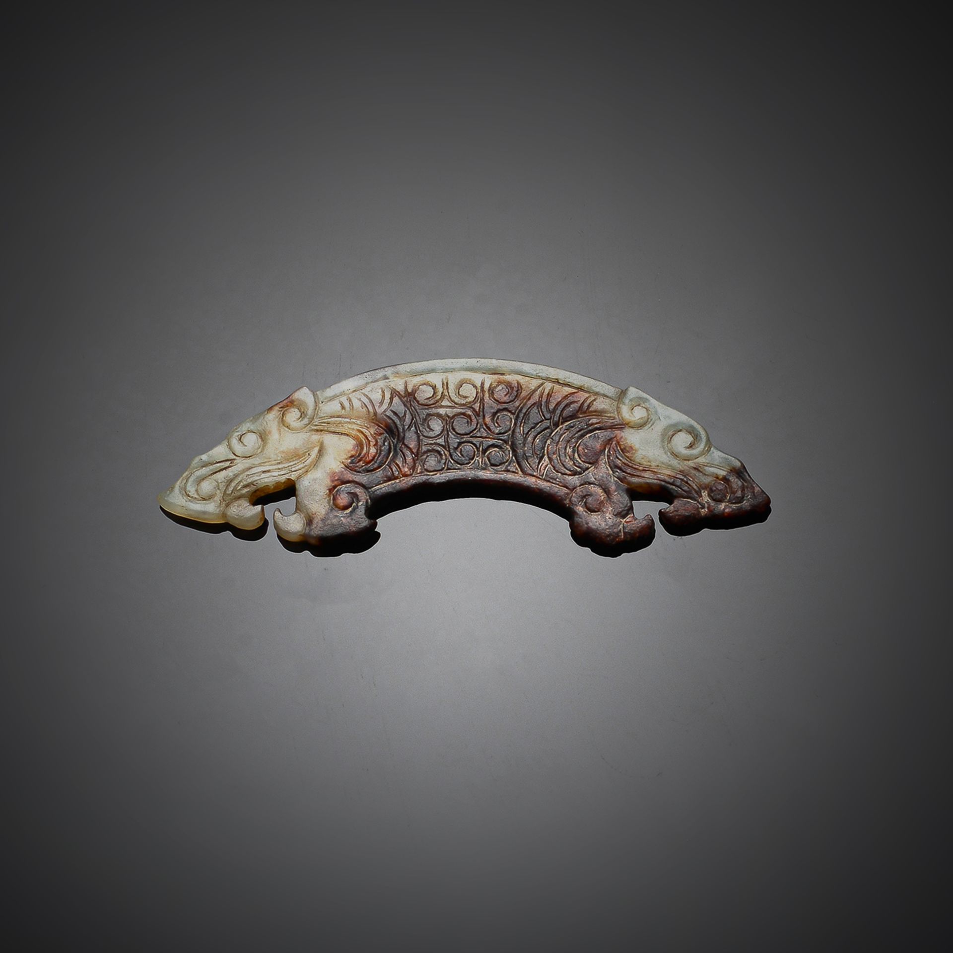 A MINIATURE JADE CARVING 'HUANG' WITH TWO TIGER HEADS - Image 2 of 2