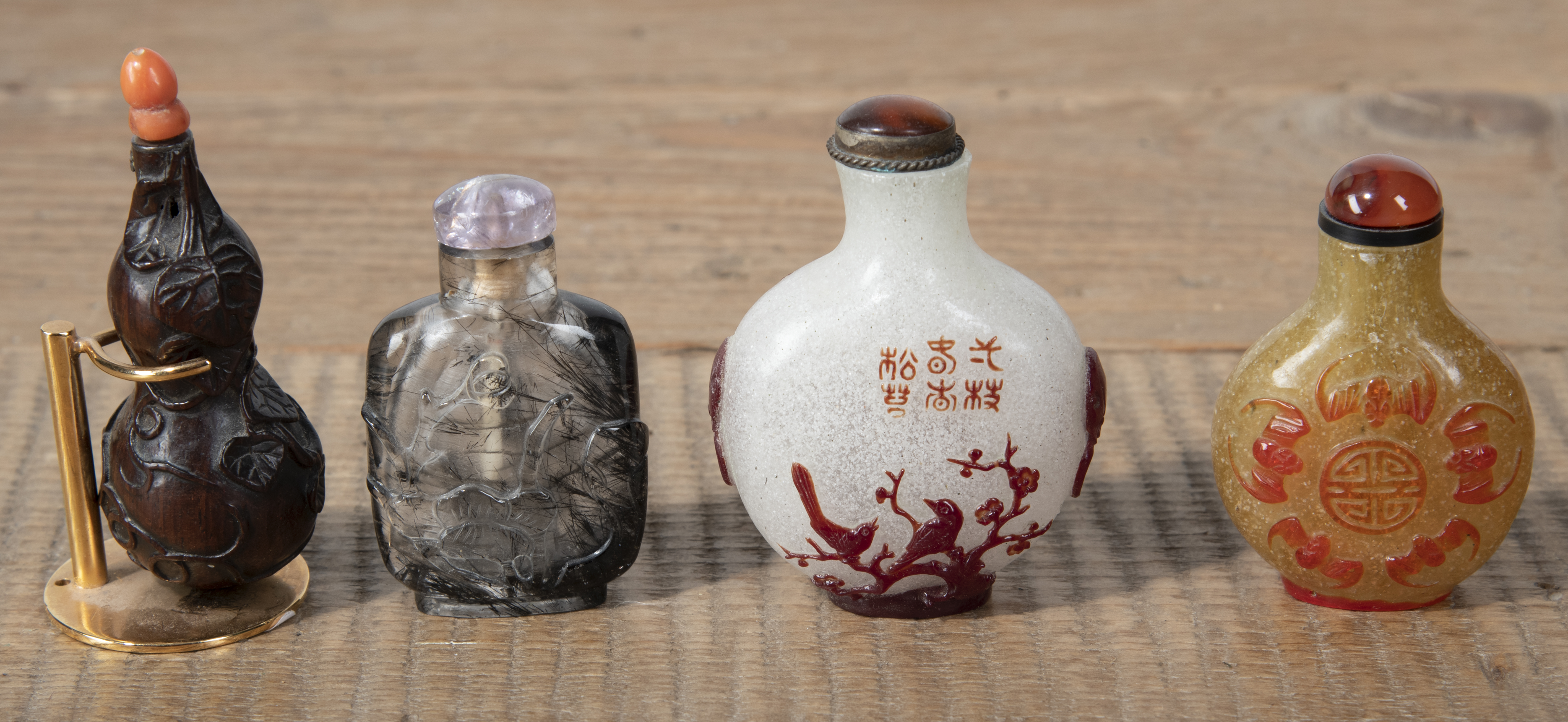 A GROUP OF FOUR BEIJING GLASS AND WOOD SNUFFBOTTLES - Image 2 of 4