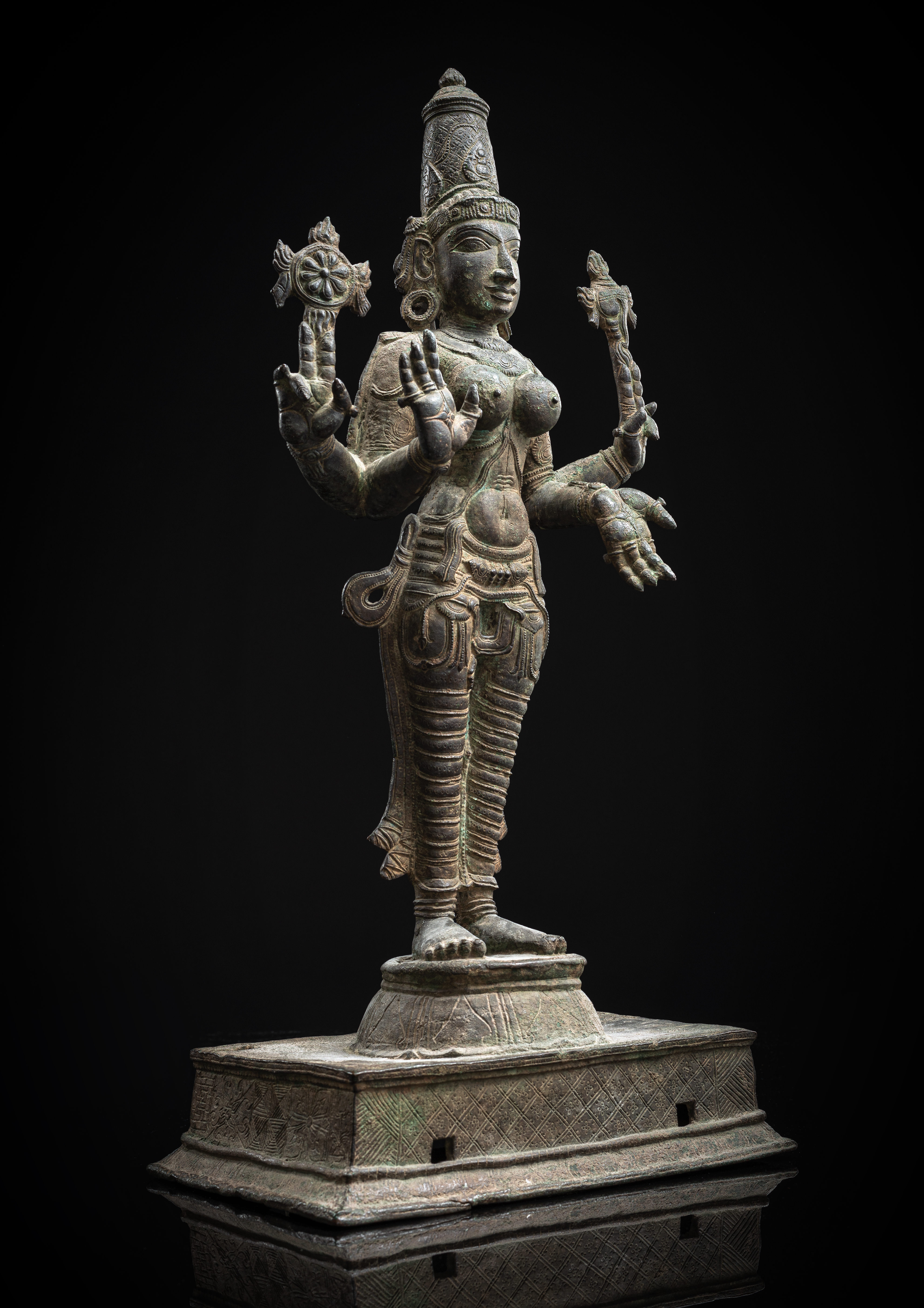 A FINE BRONZE FIGURE OF VAISHNAVI - Image 2 of 8