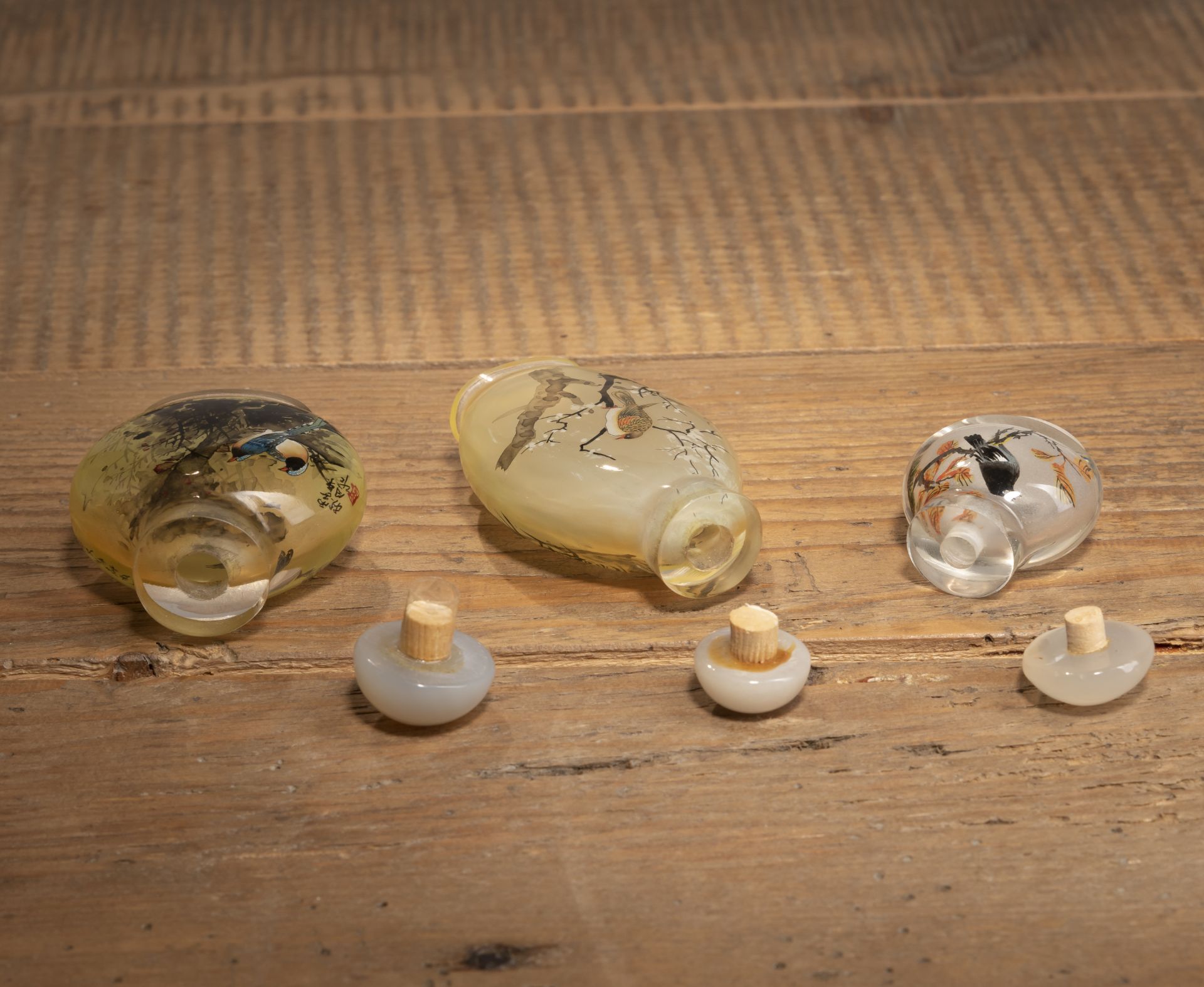 THREE INSIDE-PAINTED GLASS SNUFF BOTTLES DEPITING BIRDS - Image 4 of 4