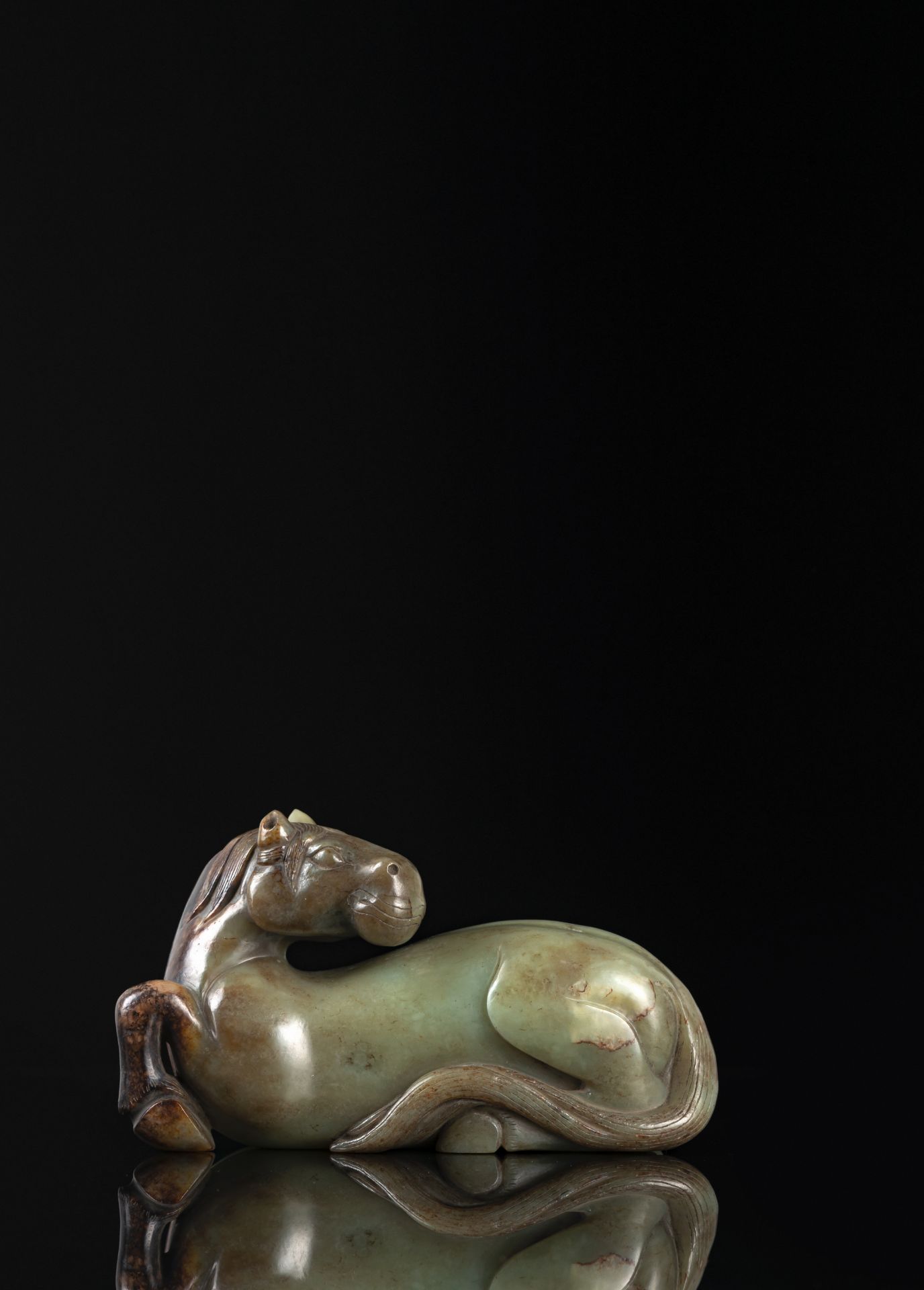 A FINE AND RARE LARGE CELADON JADE RECUMBENT HORSE - Image 5 of 9