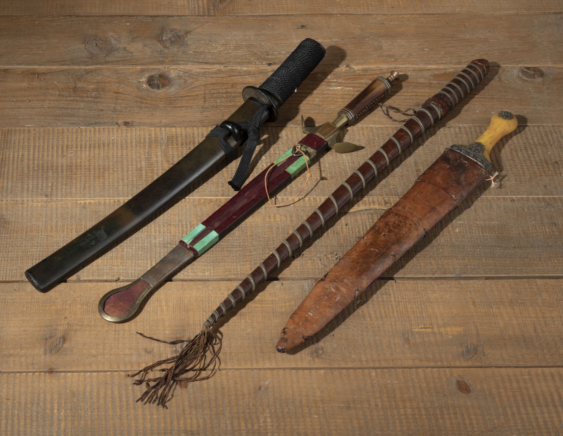 A WAKIZASHI AND THREE OTHER SHORT SWORDS - Image 3 of 4