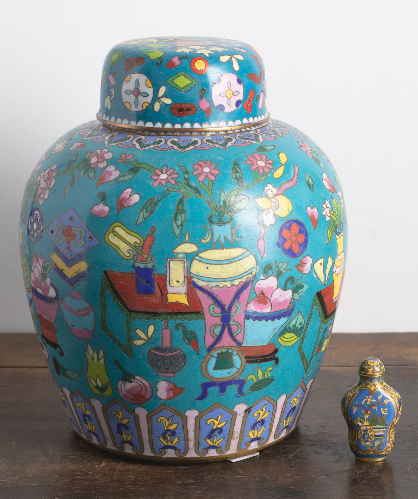 TWO CLOISONNÉ-ENAMEL VASES AND A SNUFFBOTTLE - Image 3 of 8