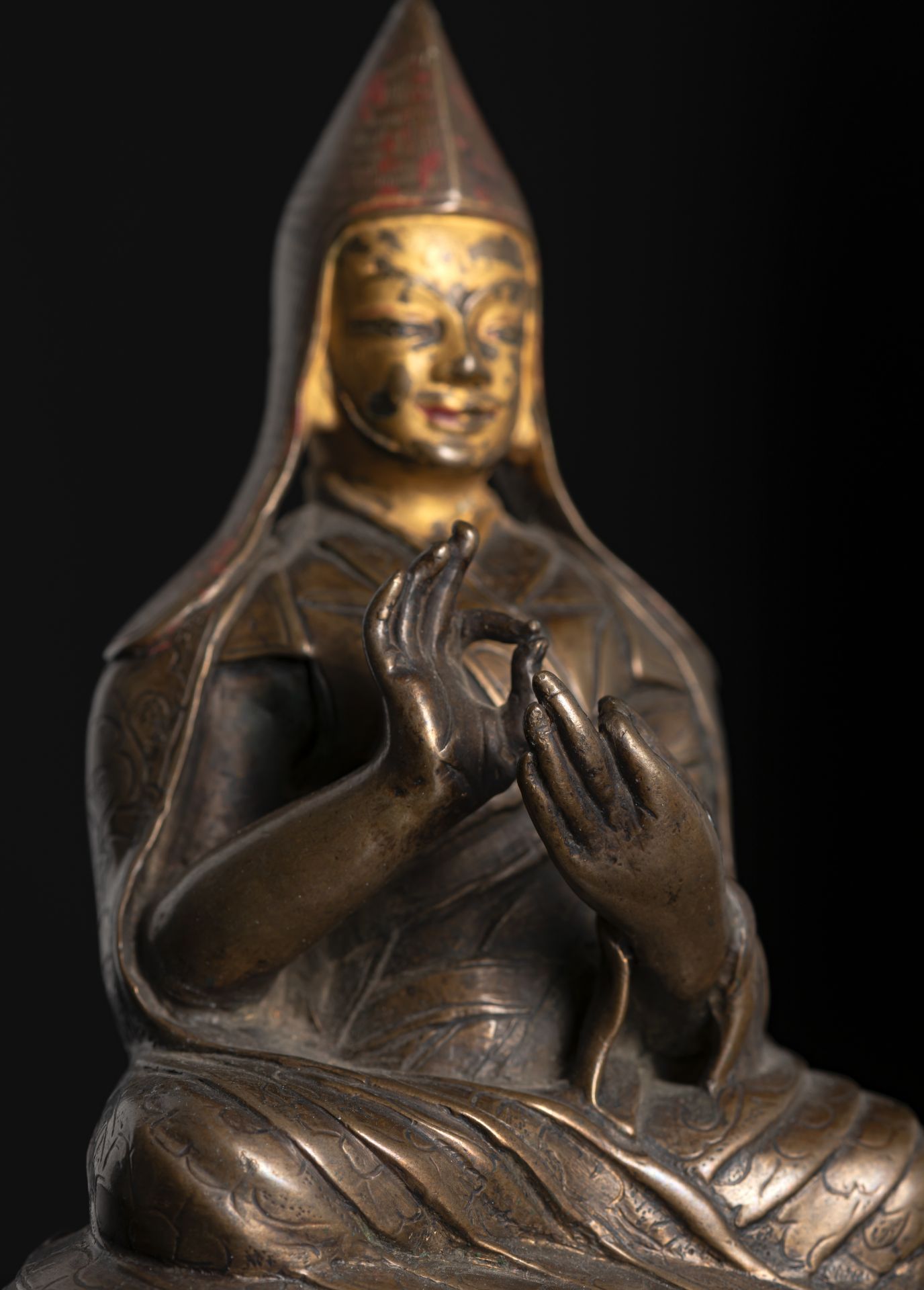 A BRONZE FIGURE OF A LAMA - Image 2 of 4