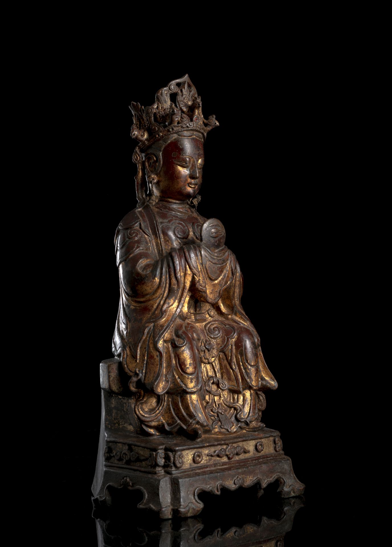 A GILT-LACQUERED BRONZE FIGURE OF THE DAOIST GODDESS OF EYESIGHT, YANGUANG NIANGNIANG - Image 2 of 8