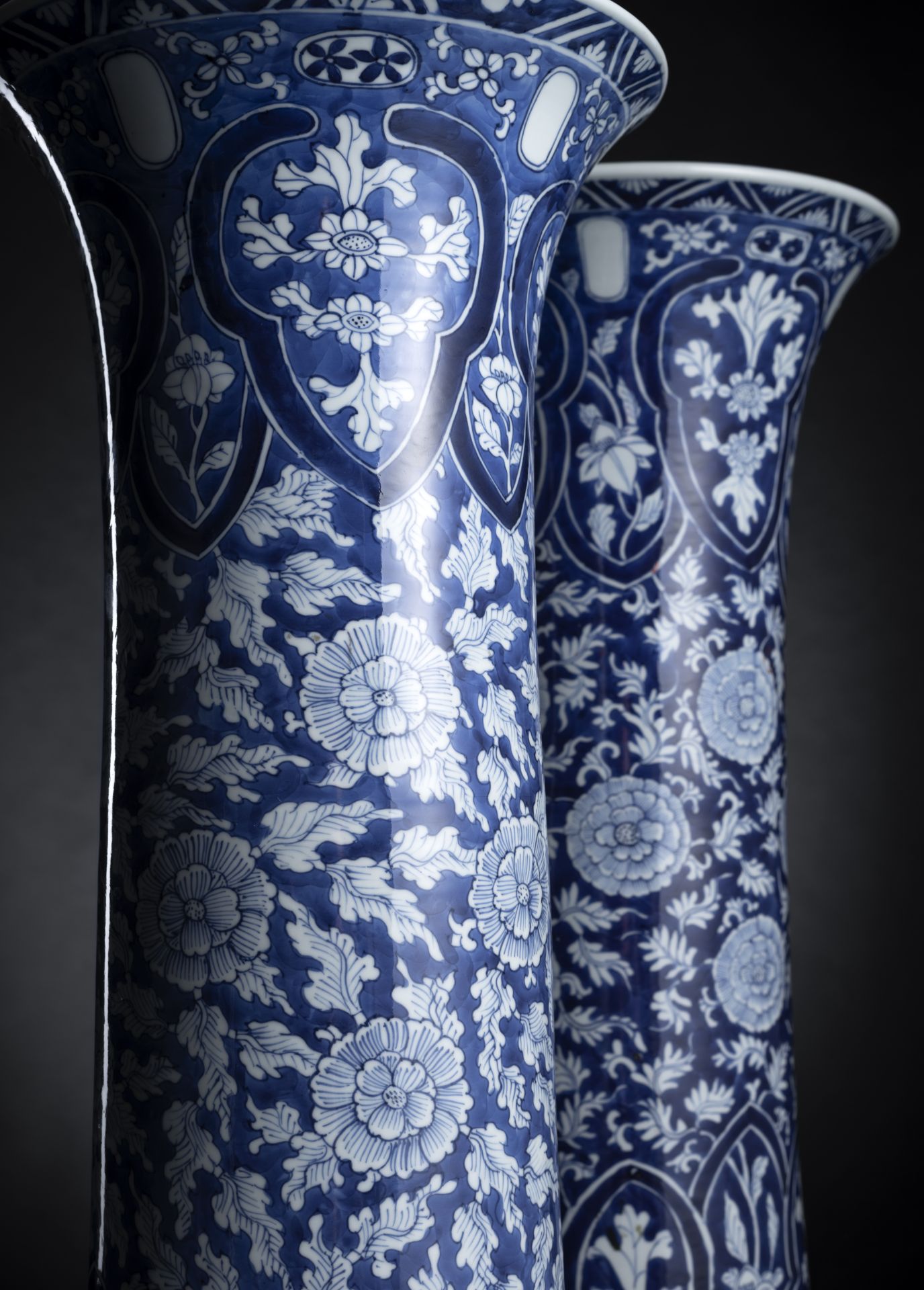 A FINE AND VERY RARE PAIR OF BLUE AND WHITE VASES WITH DIFFERENT FLOWERS SCROLLWORK FROM THE COLLEC - Image 4 of 7