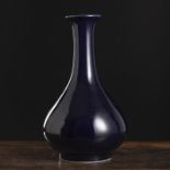 Blau glasierte, birnenförmige Flaschenvase aus Porzellan