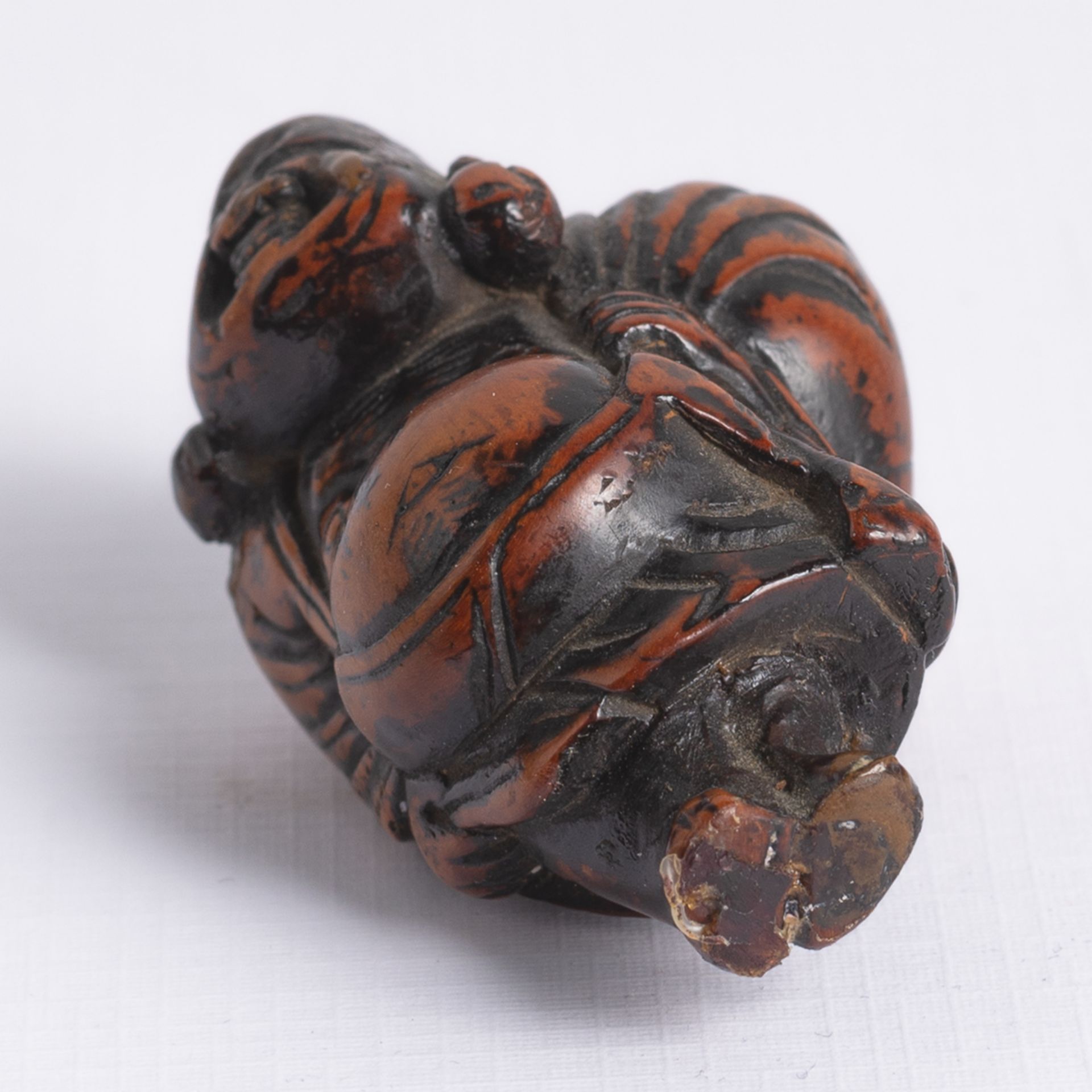 A WOOD NETSUKE OF HOTEI - Image 3 of 5