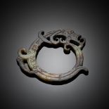 Ringförmige Jadeschnitzerei eines Drachen 'Long'