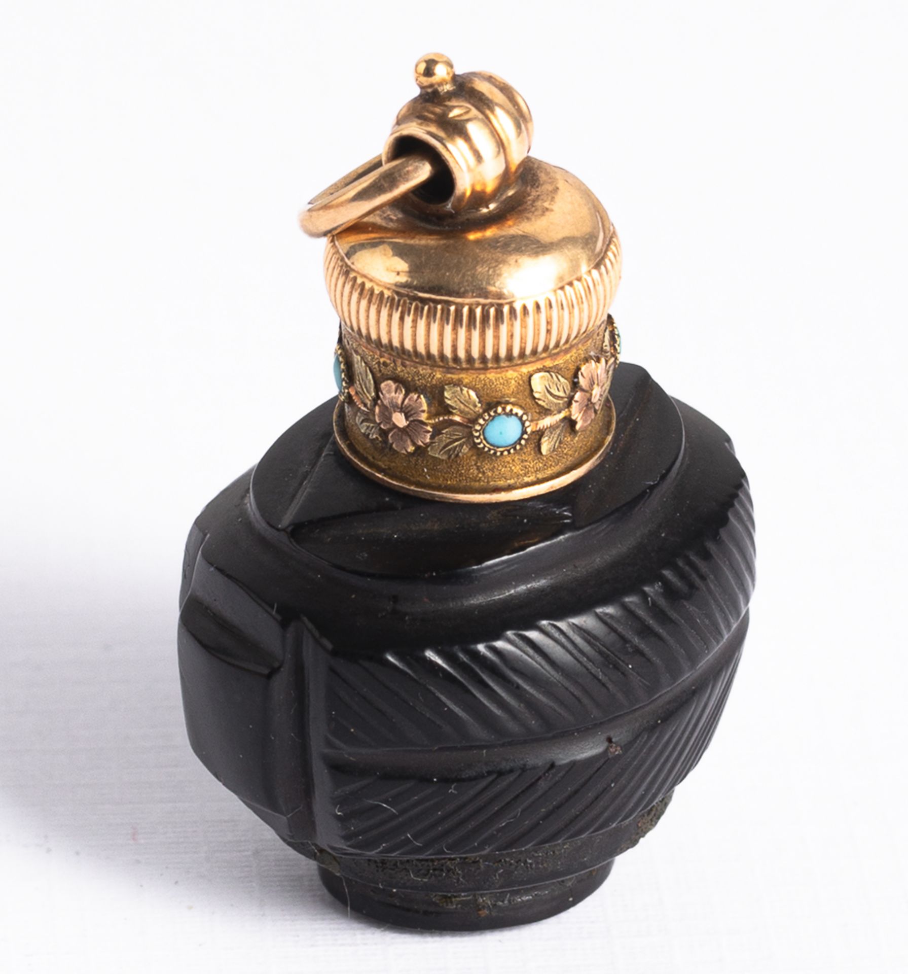 A SMALL GILT-SCREW TOP FLASK - Image 3 of 5