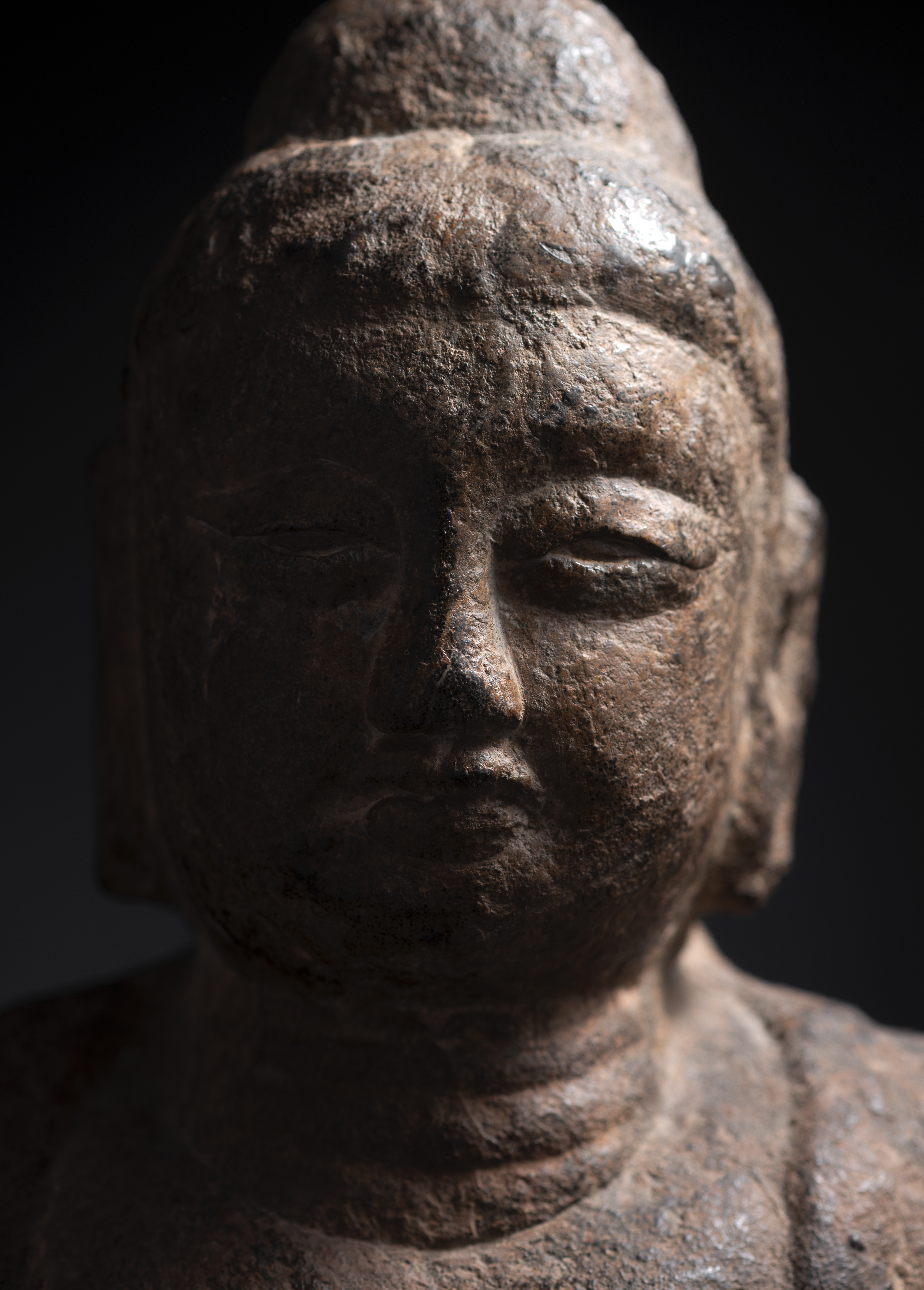 A LIMESTONE BUST OF BUDDHA SHAKYAMUNI - Image 5 of 5