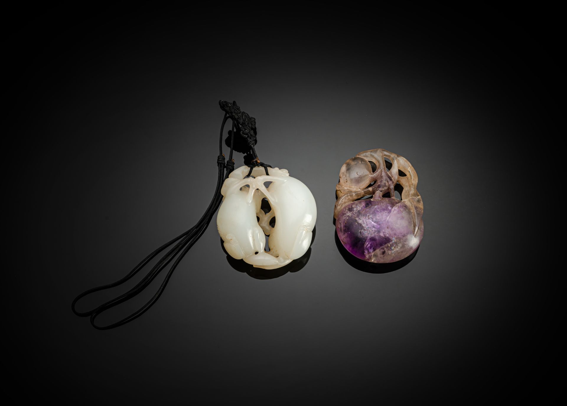 A CARVED JADE AND A CARVED AMETHYST PENDANT - Image 2 of 2