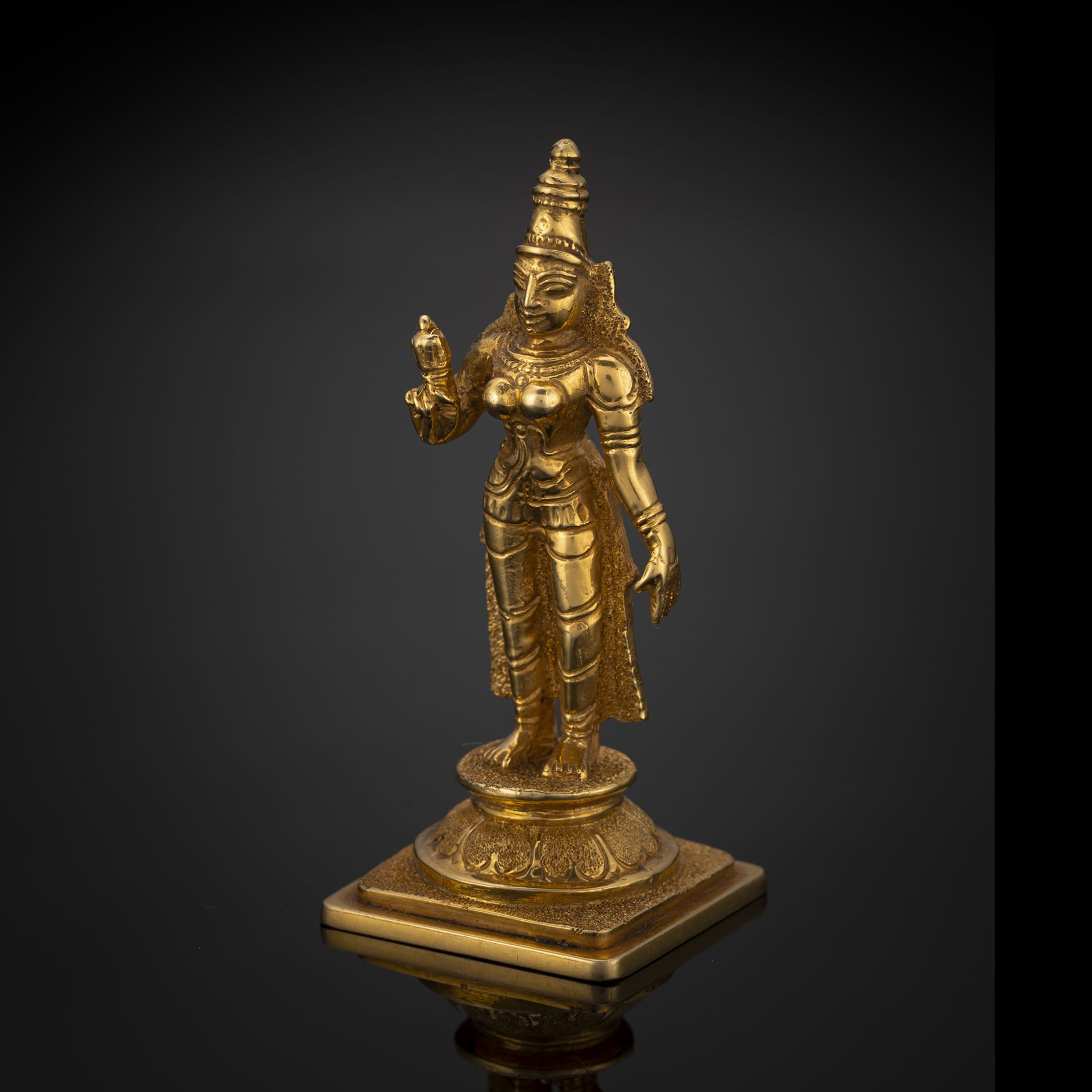 A GOLD FIGURINE OF SRI DEVI - Image 2 of 3