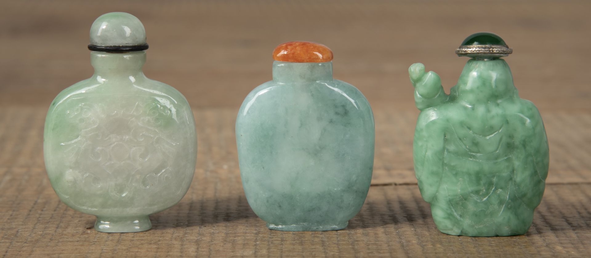 TWO JADE SNUFF BOTTLES, PARTLY CARVED WITH DRAGONS, AND ANOTHER SNUFF BOTTLE IN THE SHAPE OF THE SH - Image 2 of 4