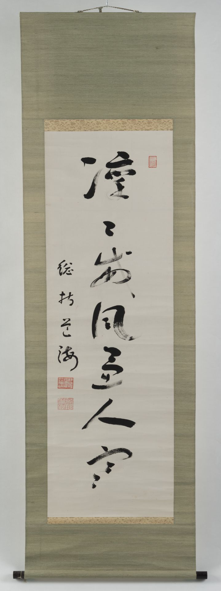 A PAINTING DEPICTING A LOTUS LEAF AND A BIRD AFTER KANŌ TAN'YŪ AND A CALLIGRAPHY WITH A ZEN SAYING, - Image 3 of 7