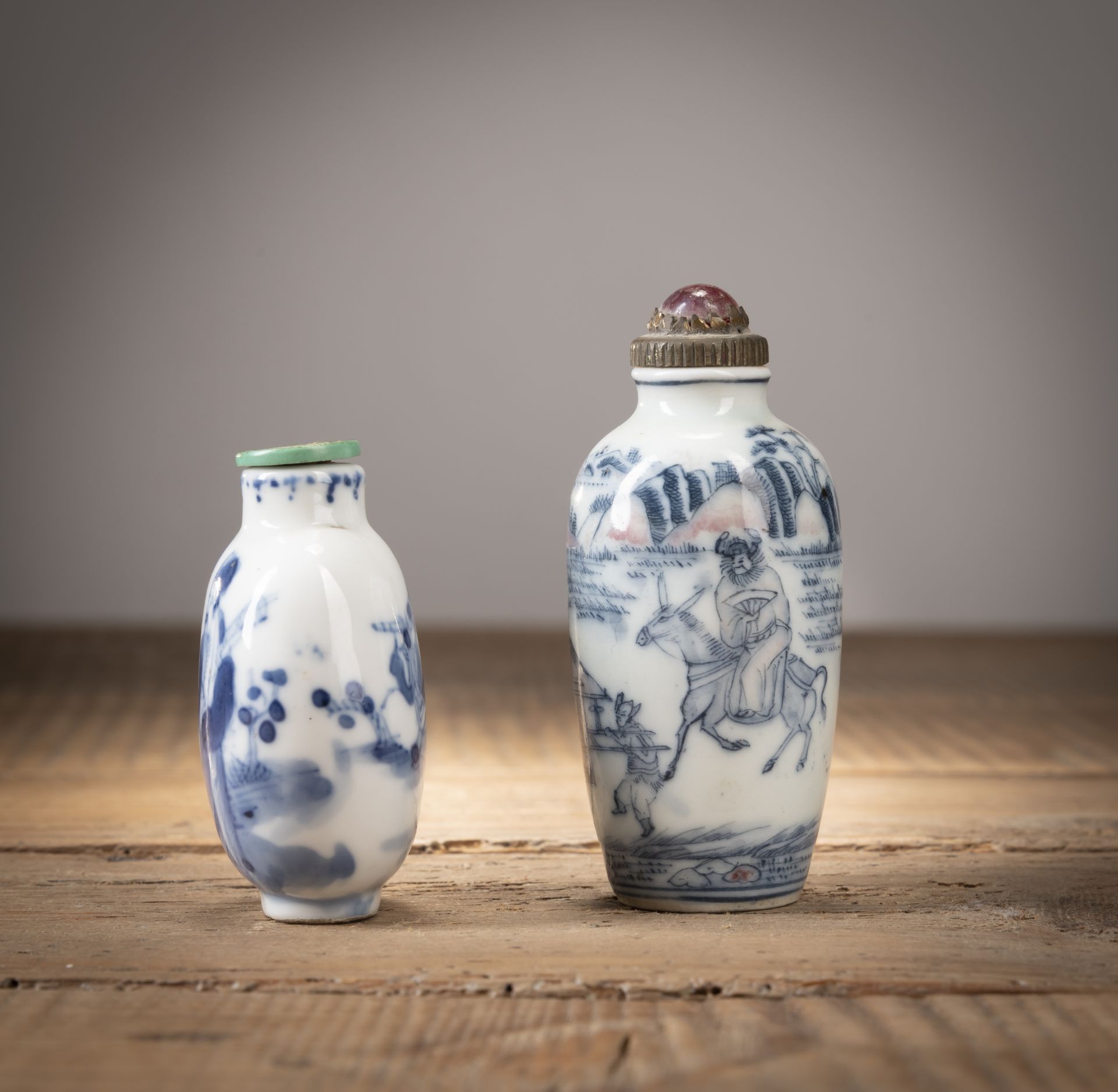 TWO BLUE AND WHITE PORCELAIN SNUFF BOTTLES DEPICTING THE WEDDING OF ZHONG KUI'S SISTER AND A MEETIN - Image 2 of 4