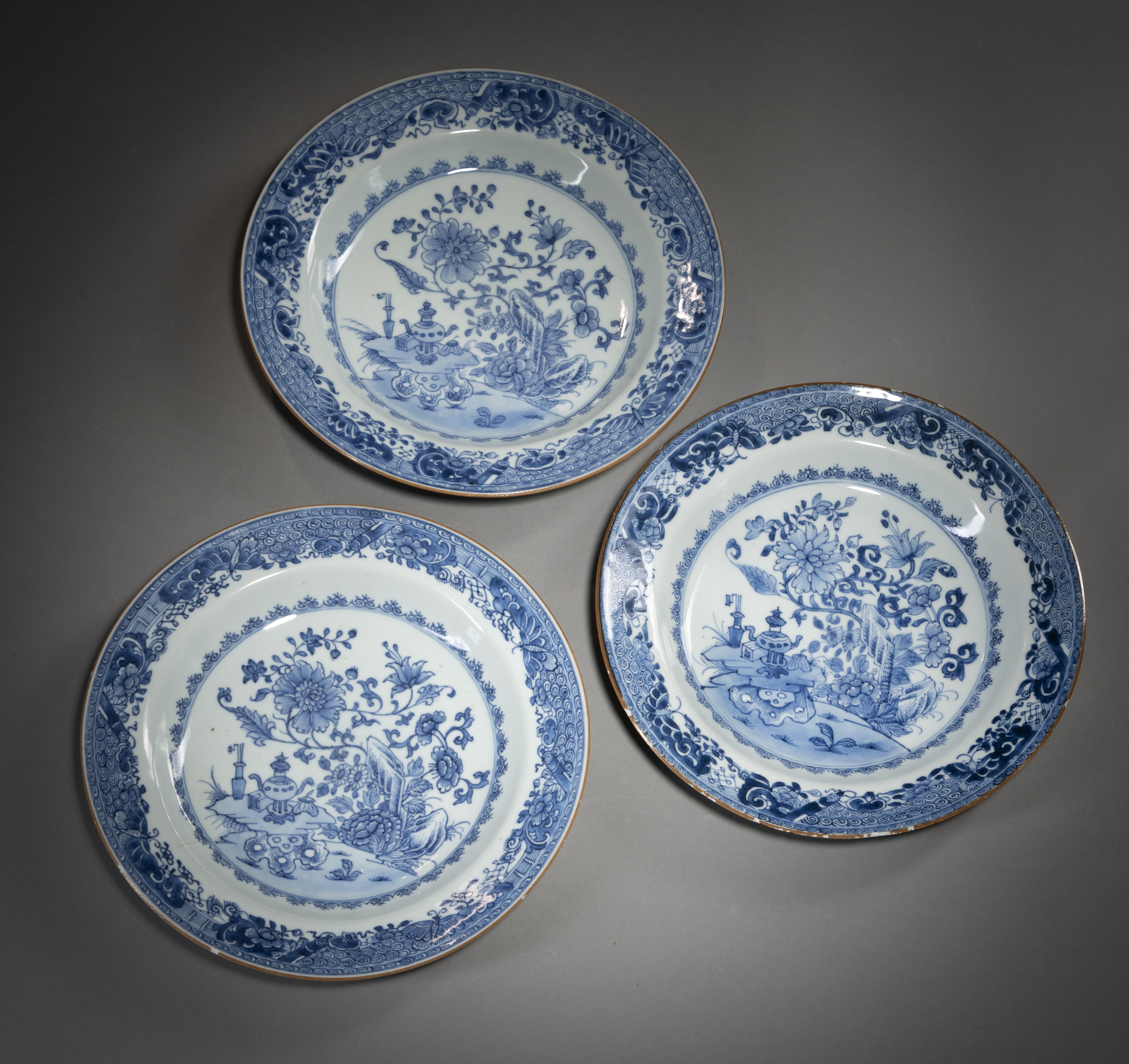 THREE BLUE AND WHITE EXPORT PORCELAIN DISHES