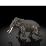 Bronze eines Elefanten mit Zähnen aus Elfenbein