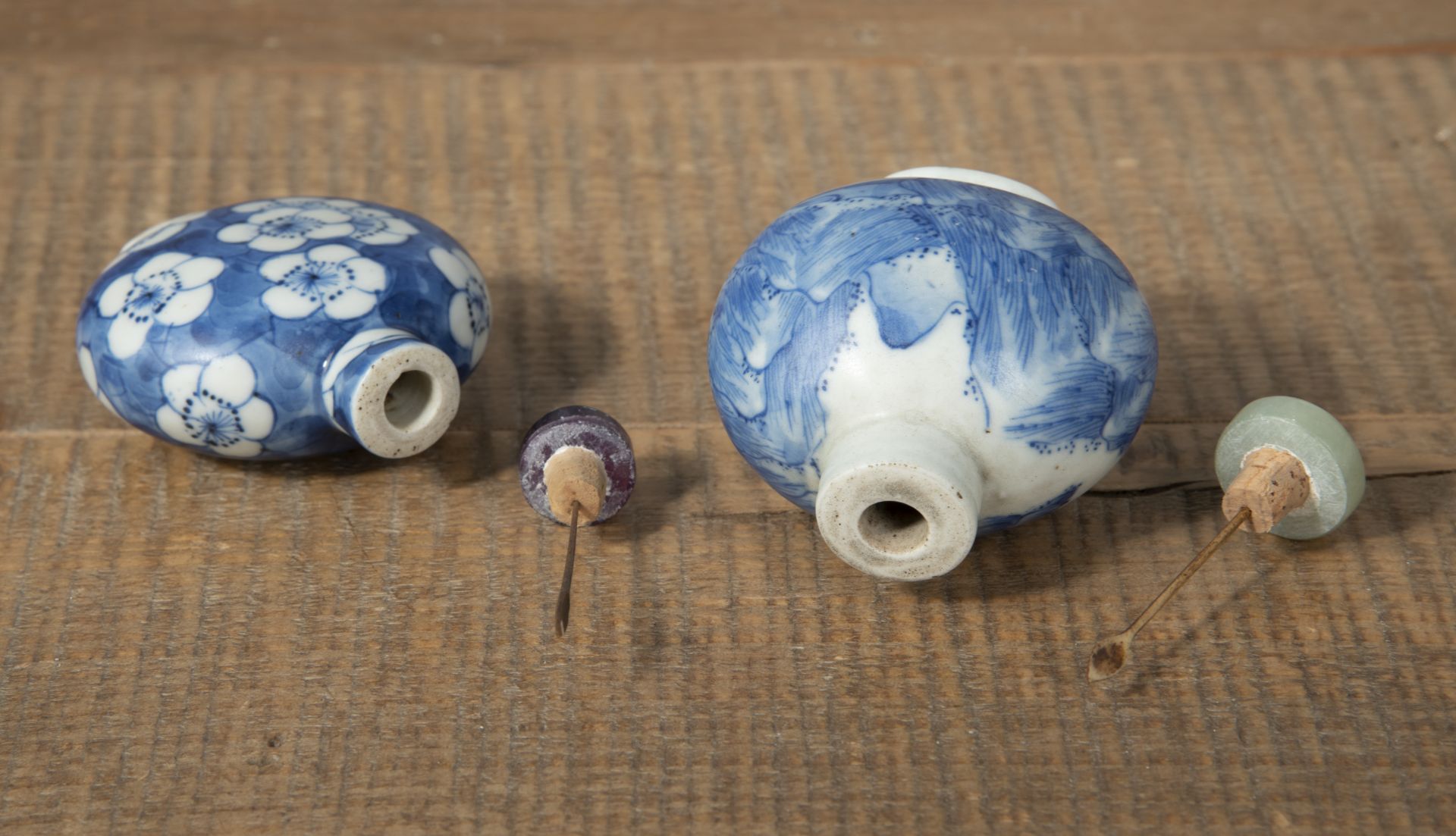 TWO BLUE AND WHITE PORCELAIN SNUFF BOTTLES DEPICTING PLUM BLOSSOMS AND A MOUNTAIN LANDSCAPE - Image 4 of 4