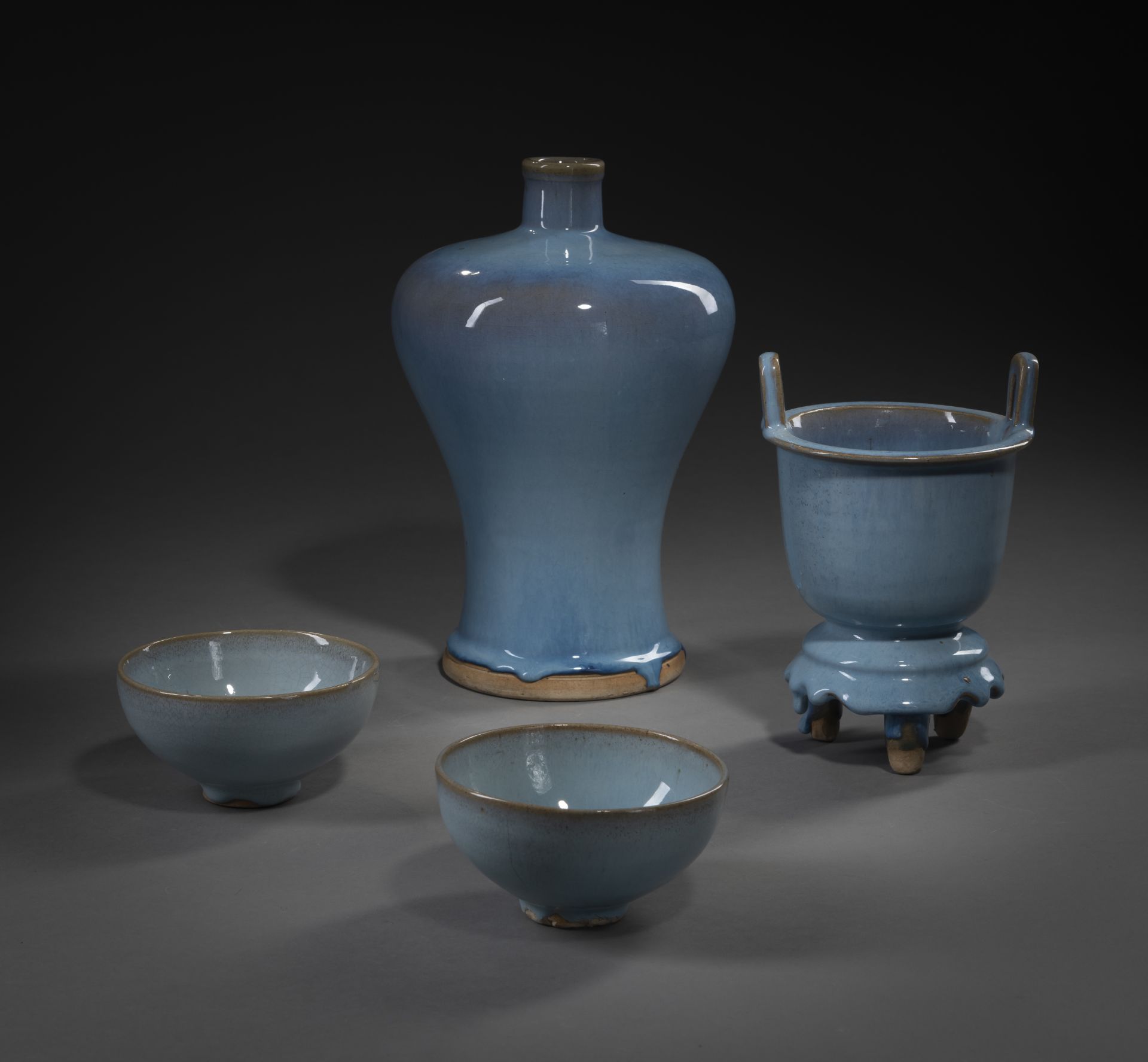 A PAIR OF JUN-GLAZED BOWLS, A TRIPOD CENSER, AND A VASE 'MEIPING' - Image 2 of 5