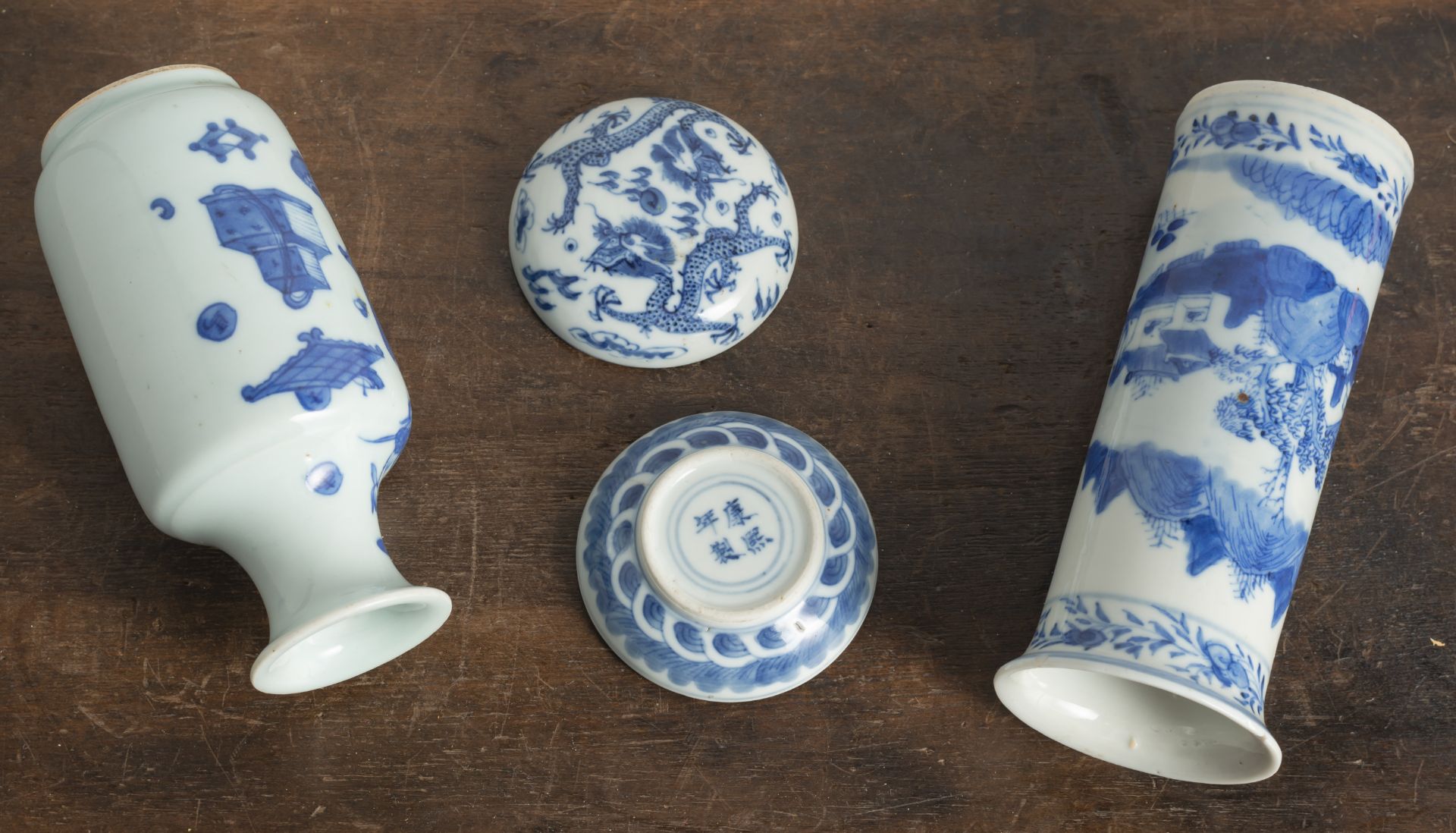 TWO SMALL BLUE AND WHITE PORCELAIN VASES AND A SEAL PASTE BOX AND COVER - Image 3 of 4