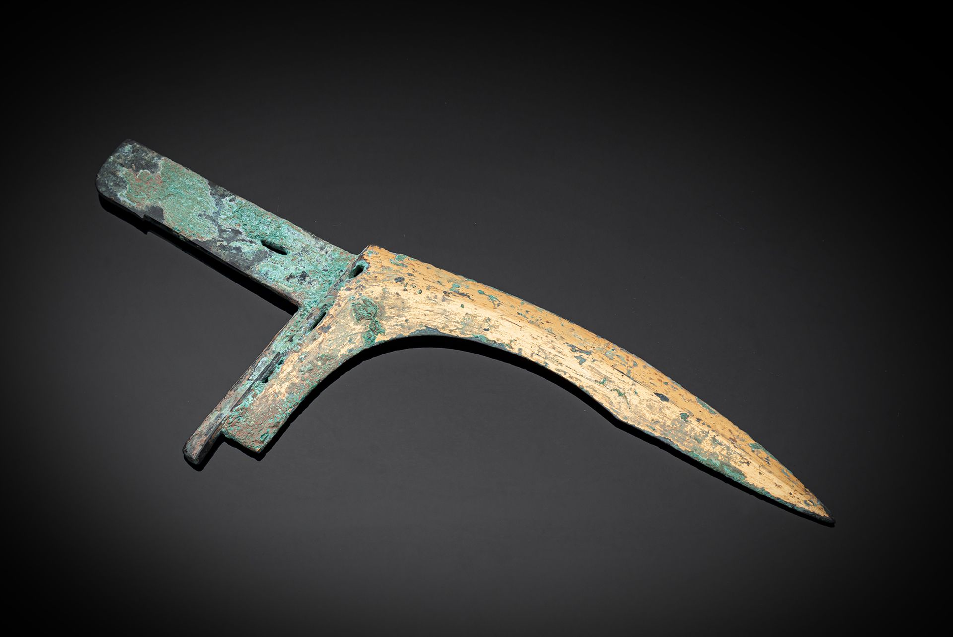 A BRONZE RITUAL HALBERG BLADE 'GE'