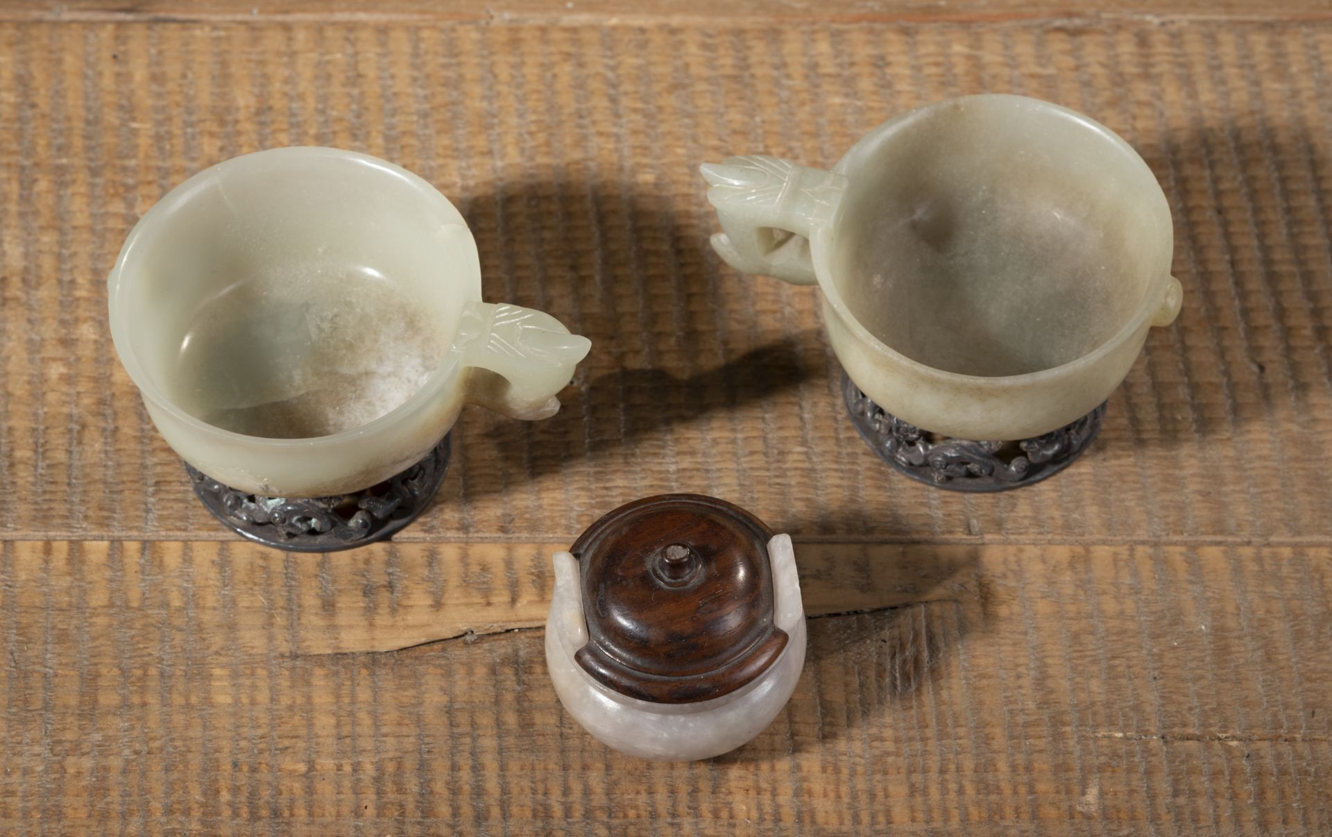 TWO METAL-MOUNTED JADE CUPS AND A SMALL TRIPOD JADE CENSER - Image 4 of 5