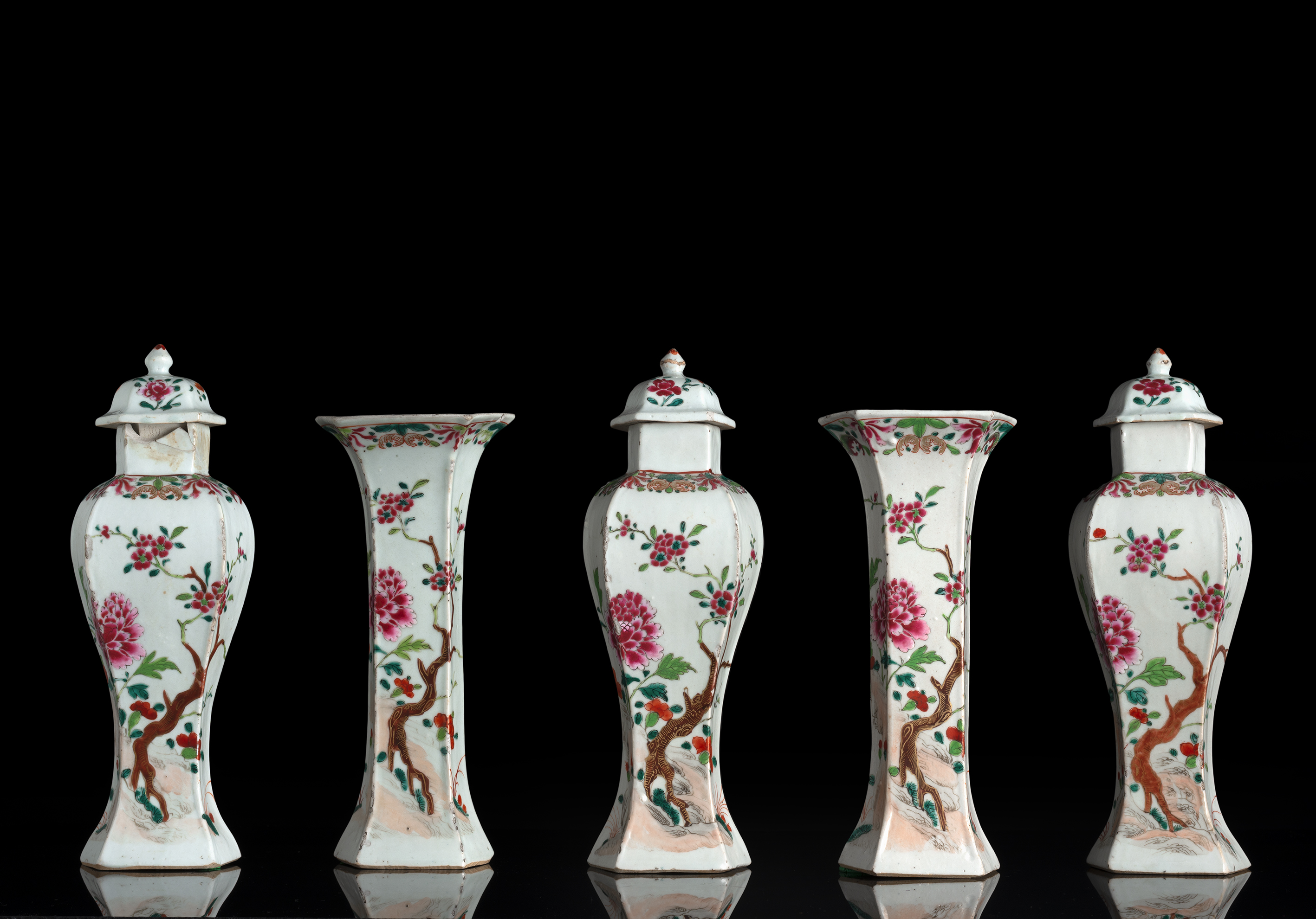 A FIVE-PART FAMILLE ROSE GARNITURE WITH TWO VASES AND THREE VASES AND COVERS