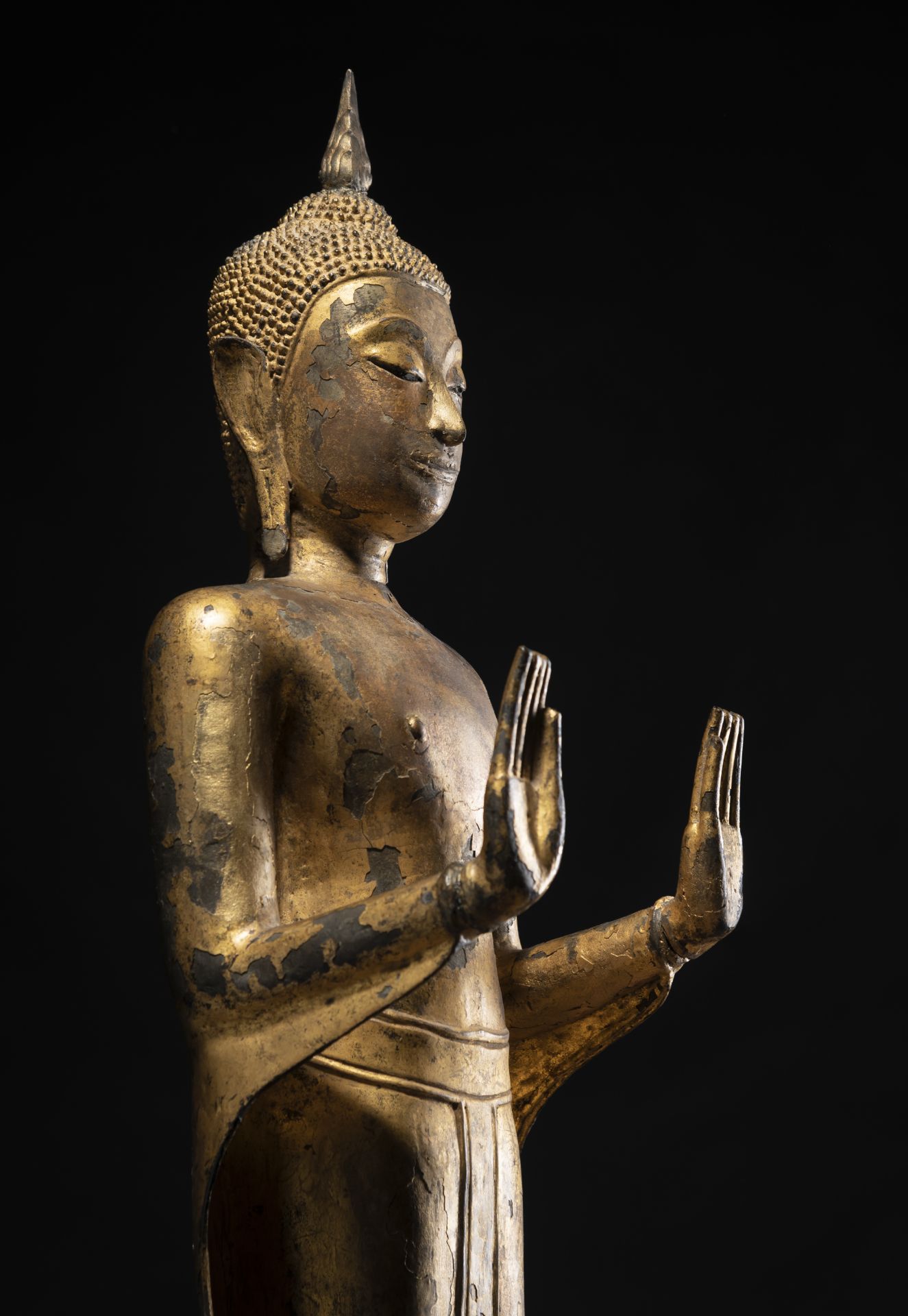 A GILT- AND BLACK-LACQUERED BRONZE FIGURE OF BUDDHA SHAKYAMUNI - Image 2 of 7