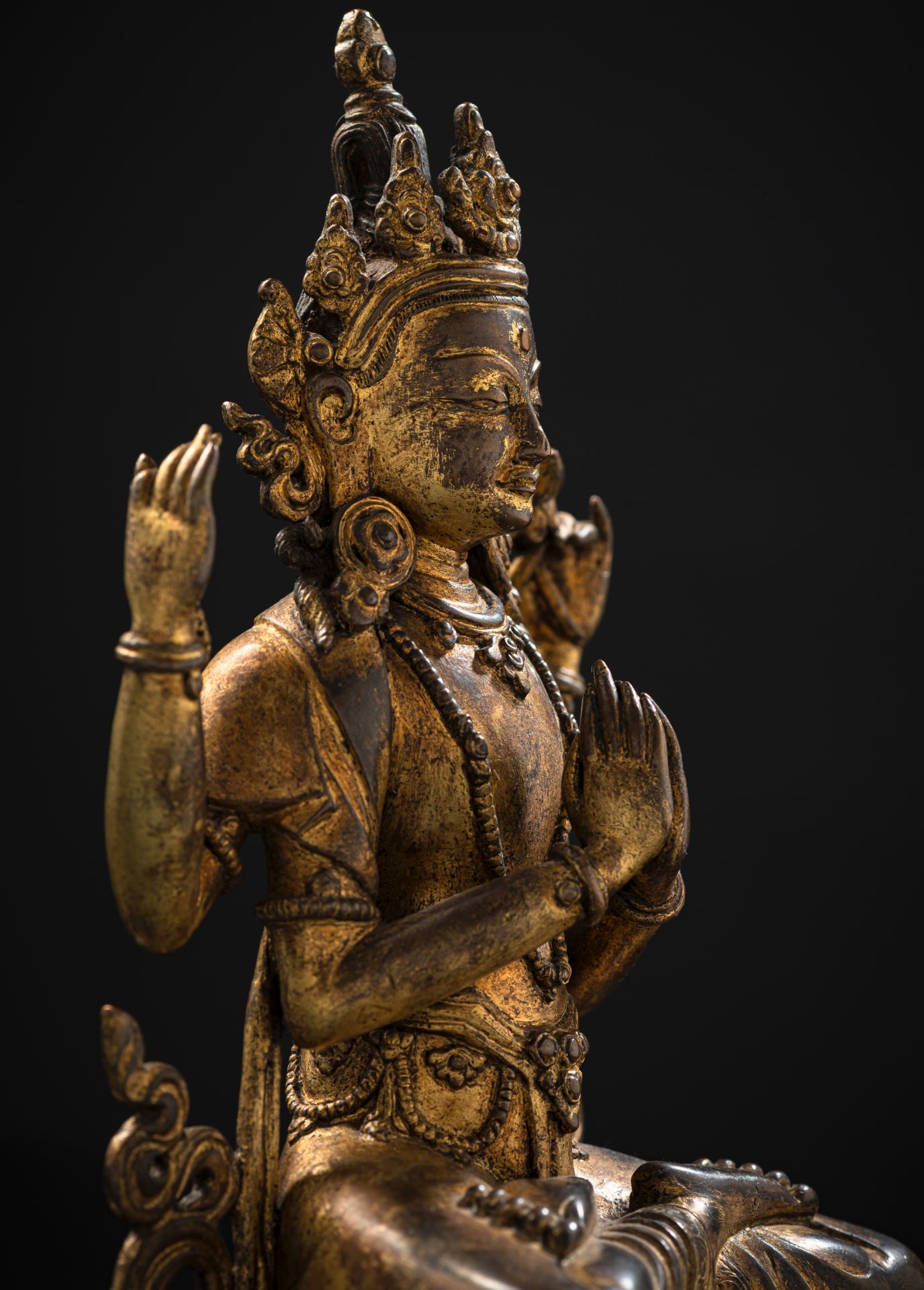 ﻿A GILT-BRONZE FIGURE OF SADAKSHARILOKESHVARA - Image 3 of 7