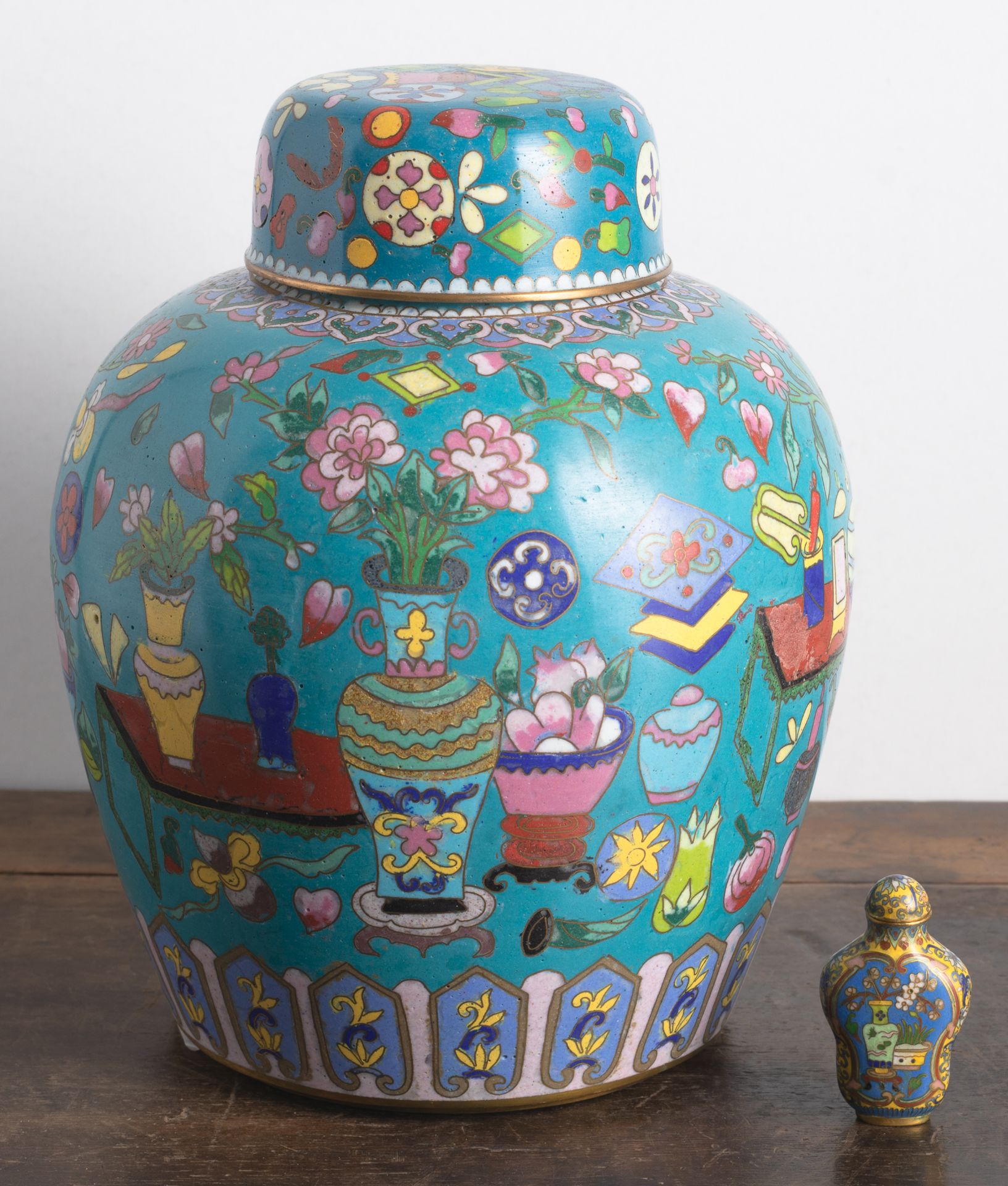 TWO CLOISONNÉ-ENAMEL VASES AND A SNUFFBOTTLE - Image 2 of 8