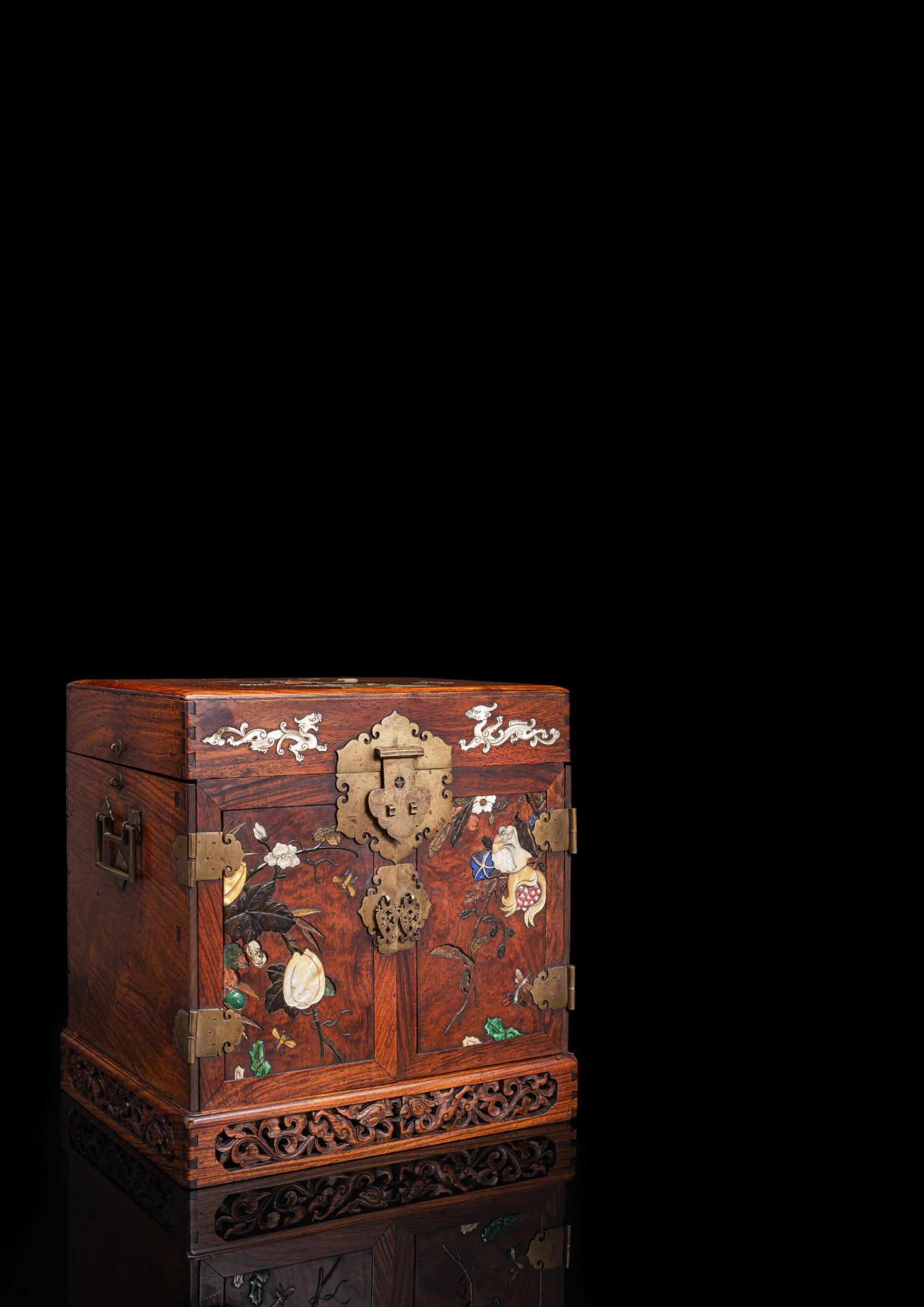 A FINE AND RARE INLAID-HUANGHUALI CABINET - Image 2 of 5