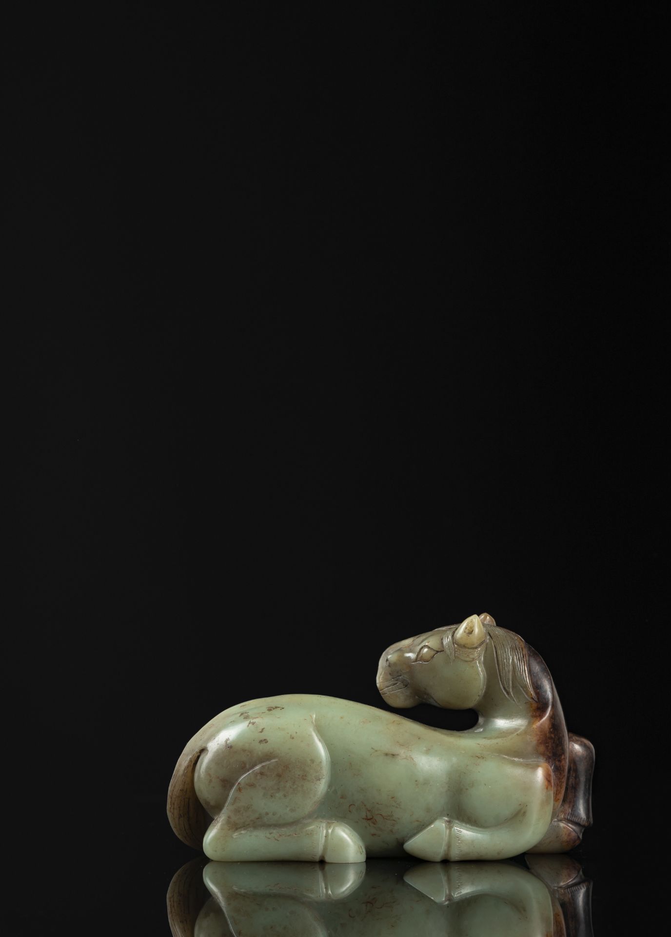 A FINE AND RARE LARGE CELADON JADE RECUMBENT HORSE - Image 6 of 9