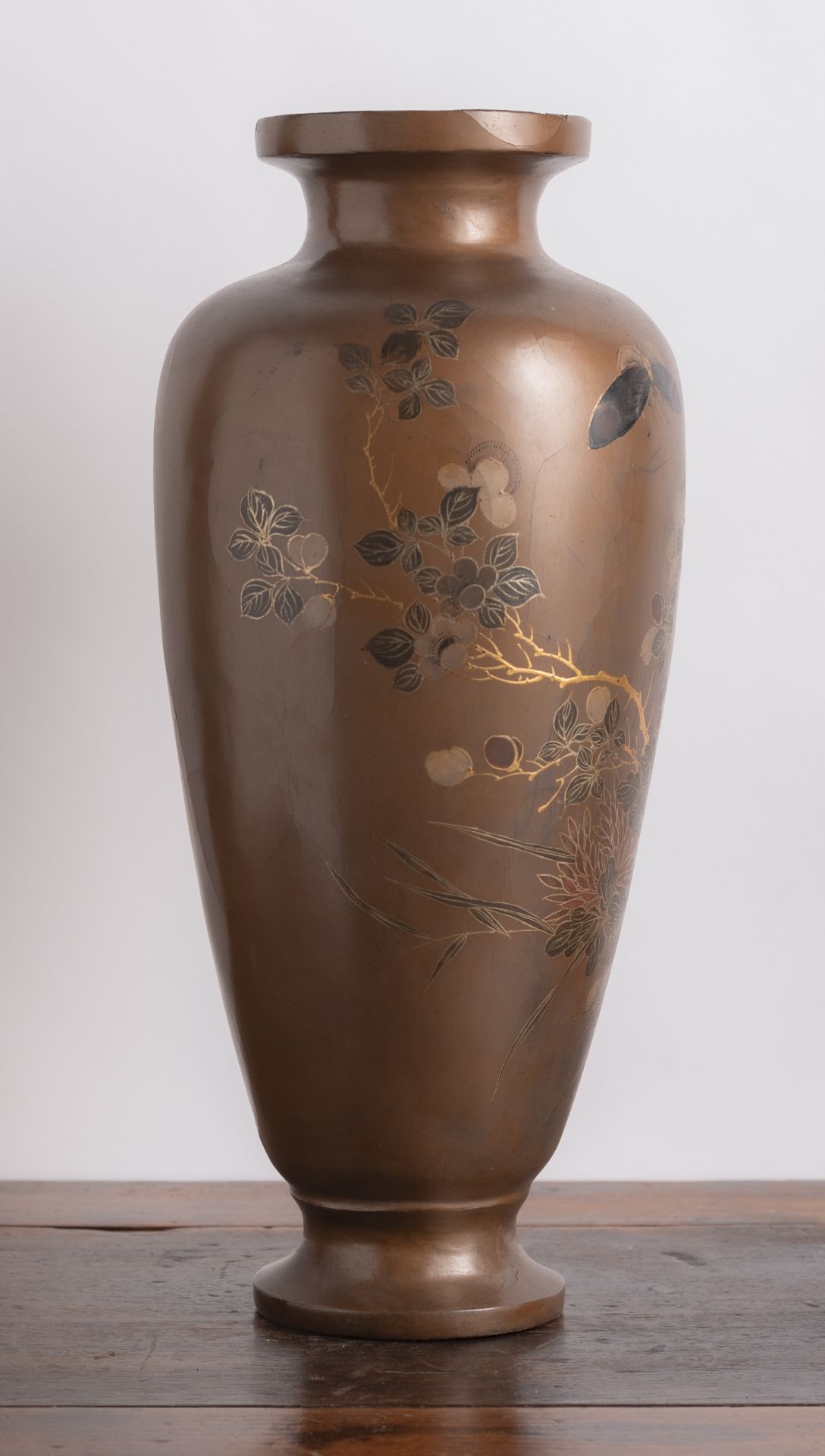 Vase mit Lackdekor von Schmetterlingen und Vogel - Bild 4 aus 6