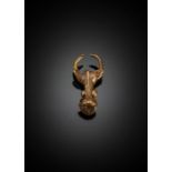 Bronzeanhänger in Form eines Büffelkopfes