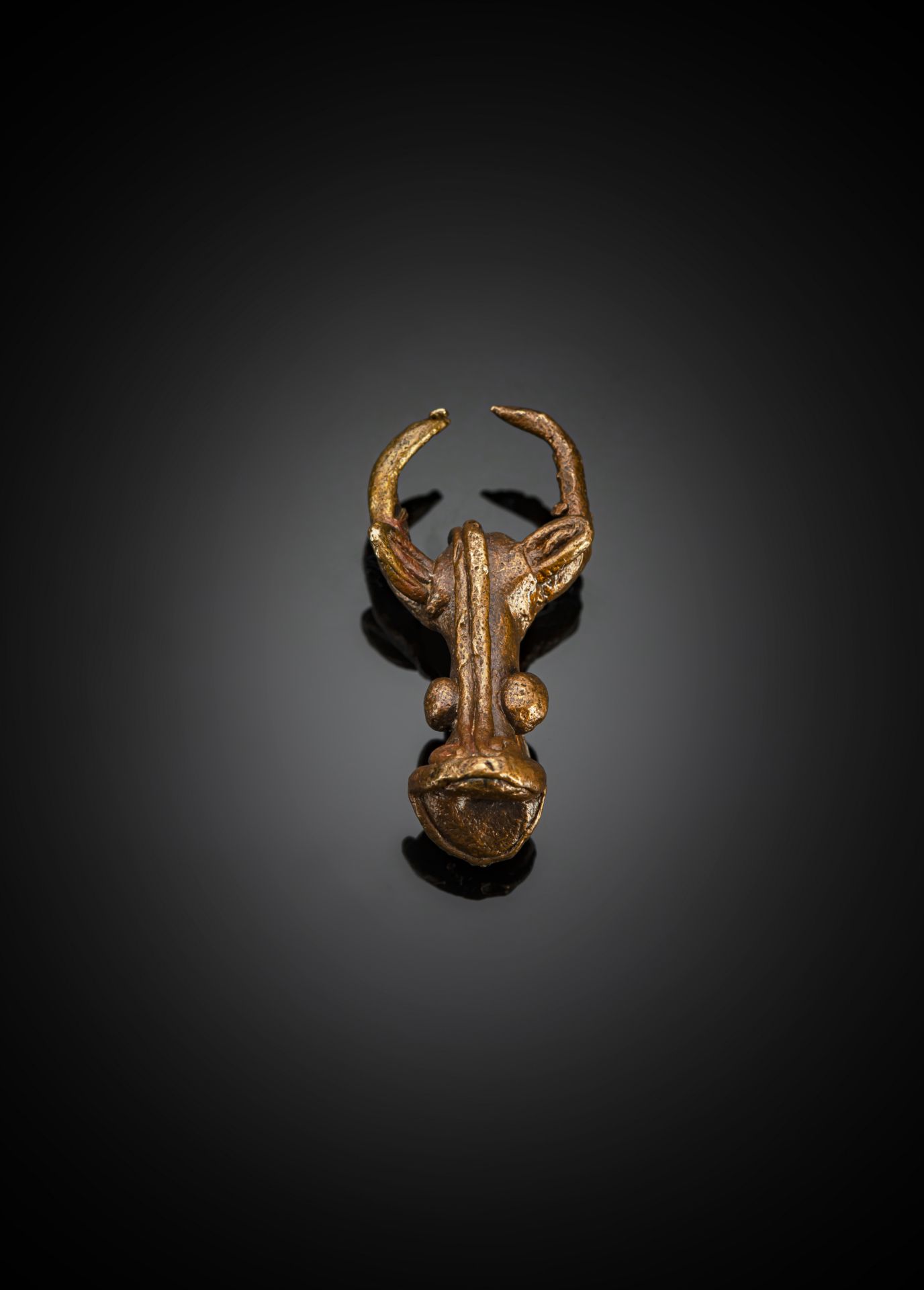 A BRONZE CAST BUFFALO HEAD PENDANT