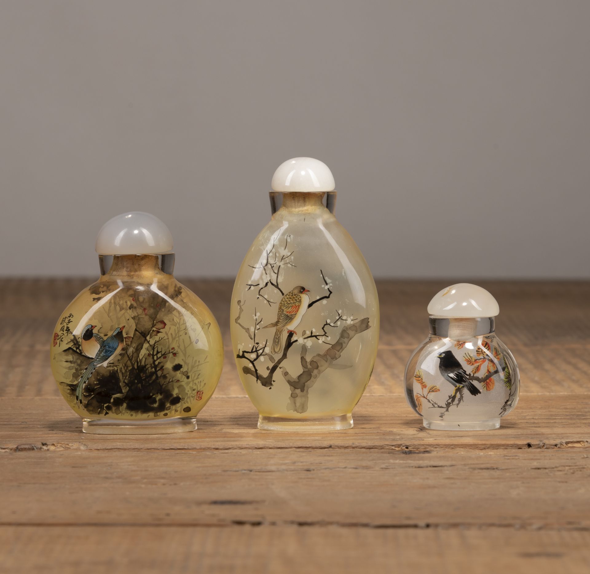 THREE INSIDE-PAINTED GLASS SNUFF BOTTLES DEPITING BIRDS - Image 2 of 4