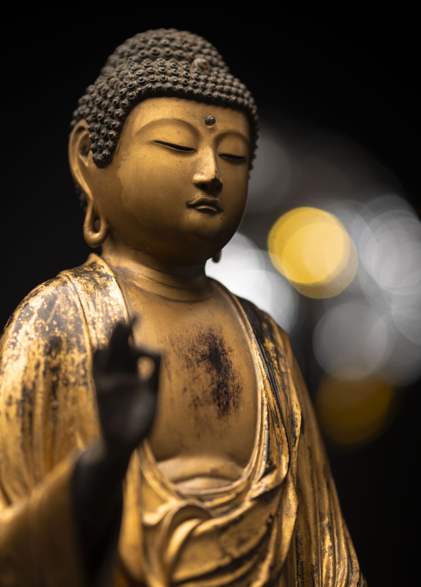 A GILT-WOOD FIGURE OF AMIDA NYORAI - Image 5 of 6