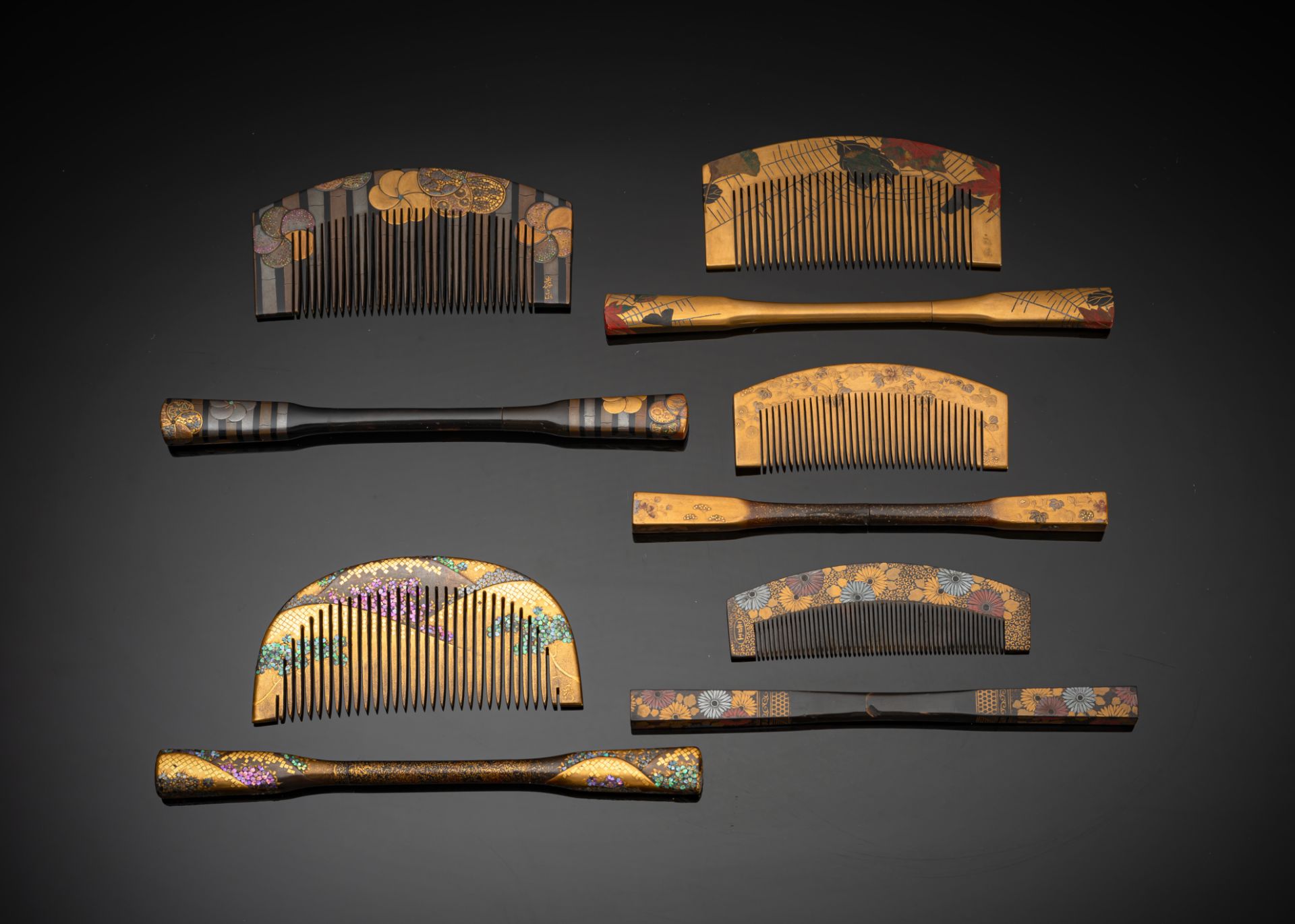 FIVE FINE SETS WITH LACQUERD COMBS AND ASSOCIATED HAIRPINS