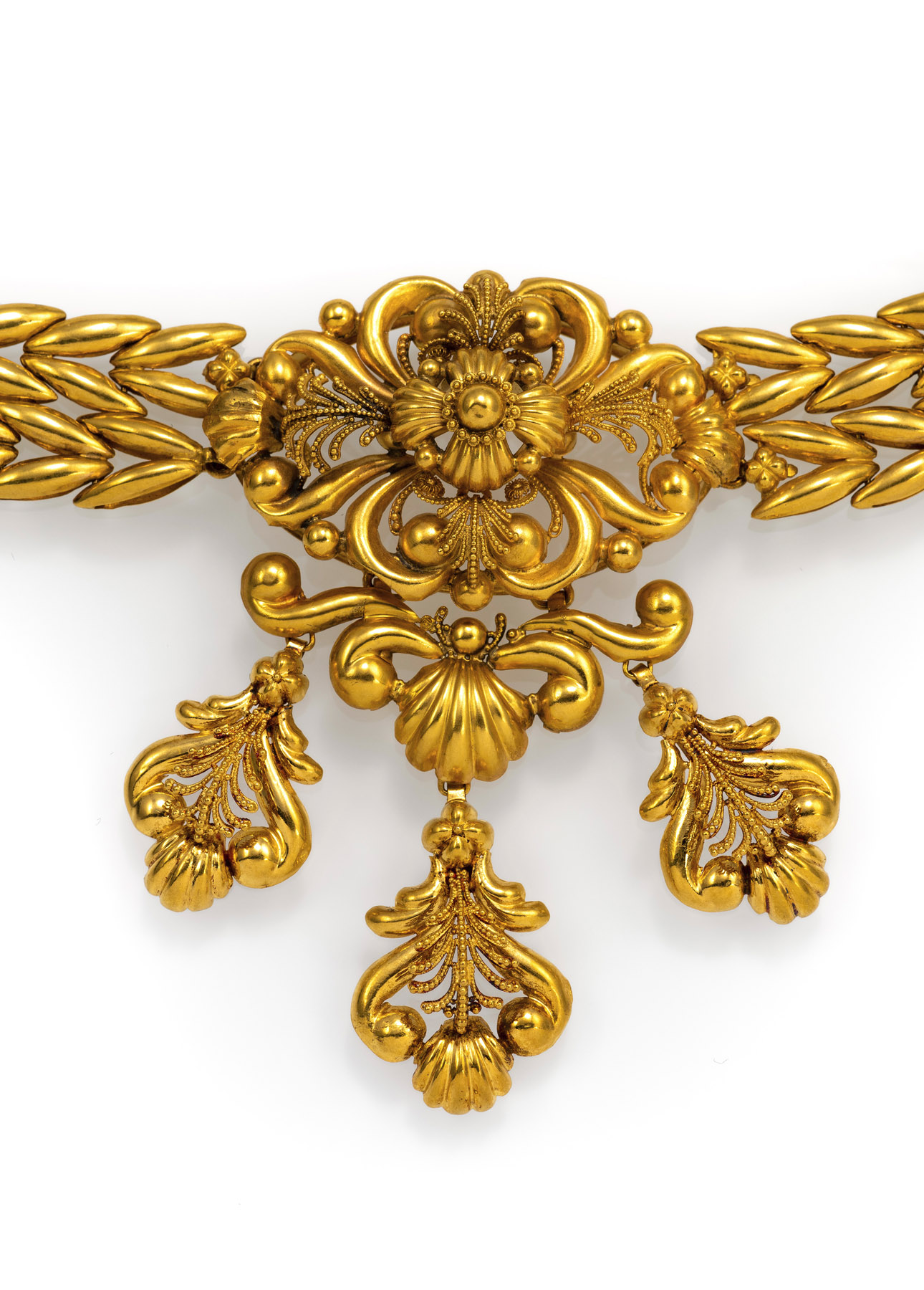 AN EXCEPTIONAL AND ELABORATE FRENCH GOLD PARURE - Image 3 of 3